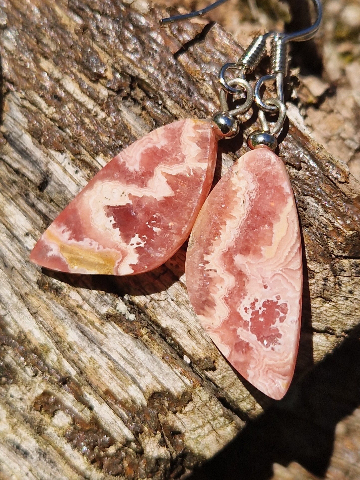 Boucles d'oreilles triangle en Rhodochrosite