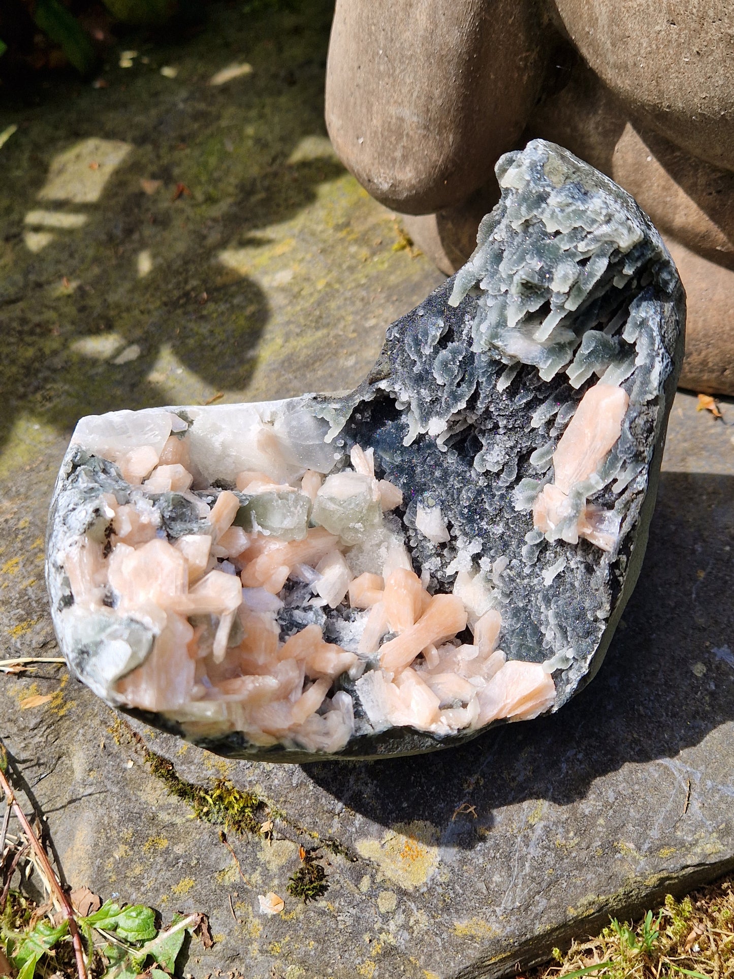 Calcédoine noire et Stilbite F