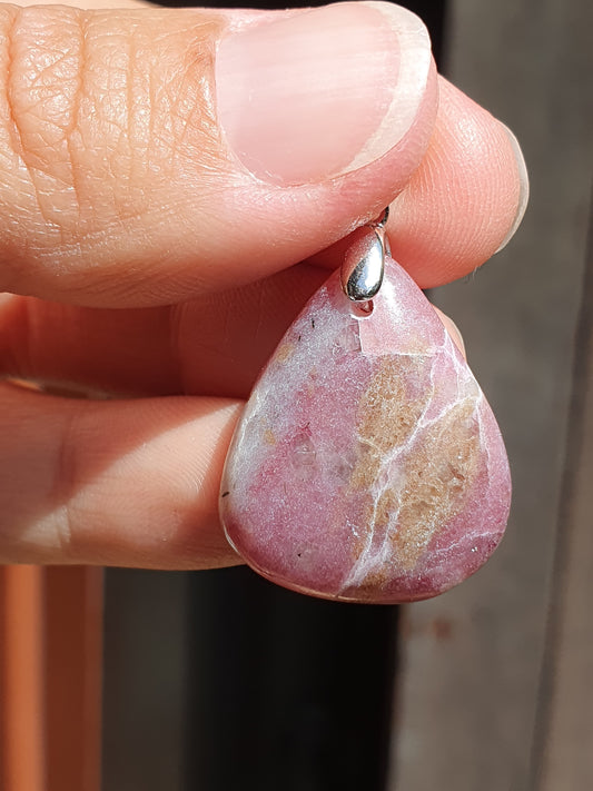 Pendentif Eudialyte sur bélière en argent (à choisir)