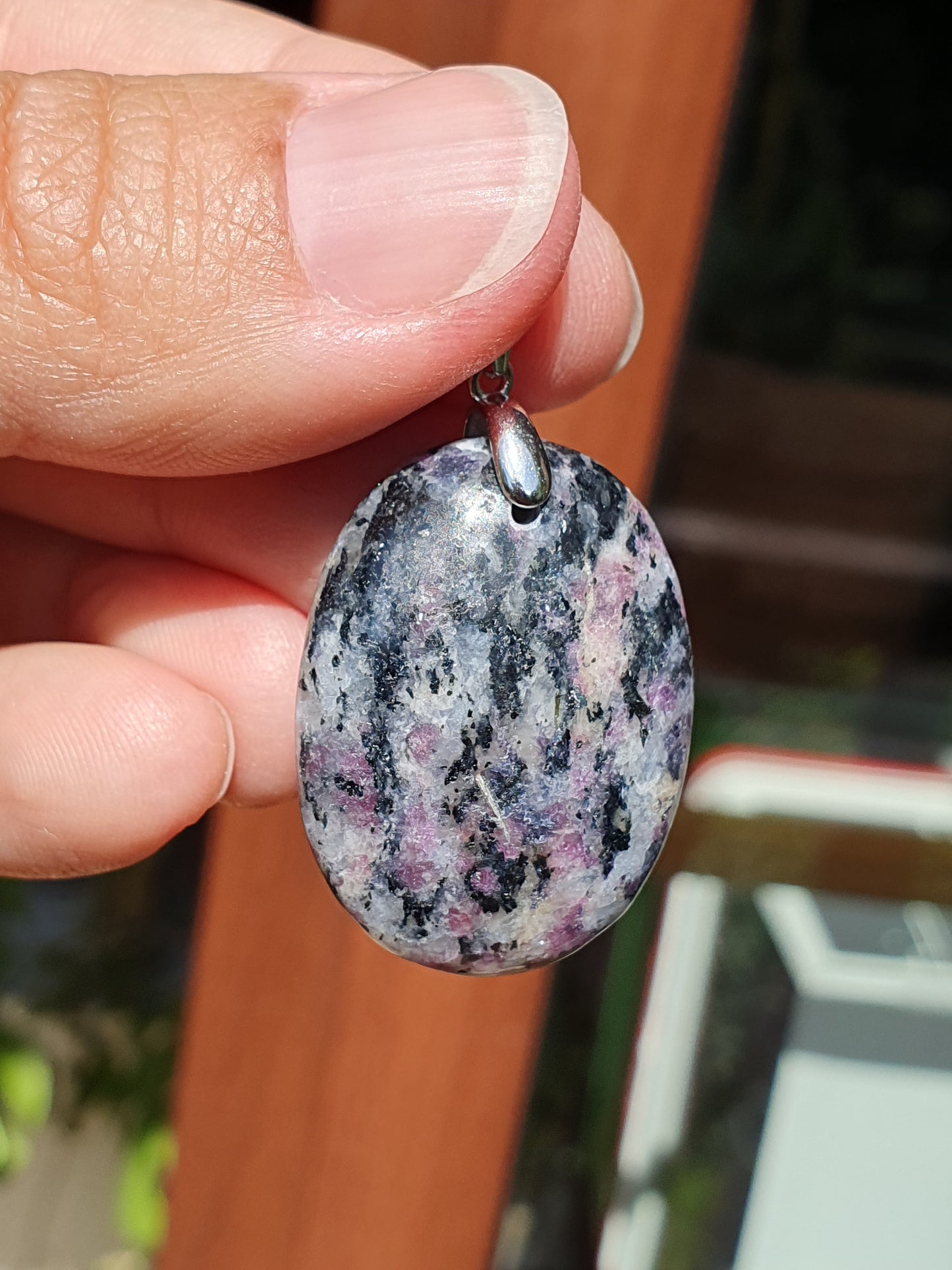 Pendentif Eudialyte sur bélière en argent (à choisir)
