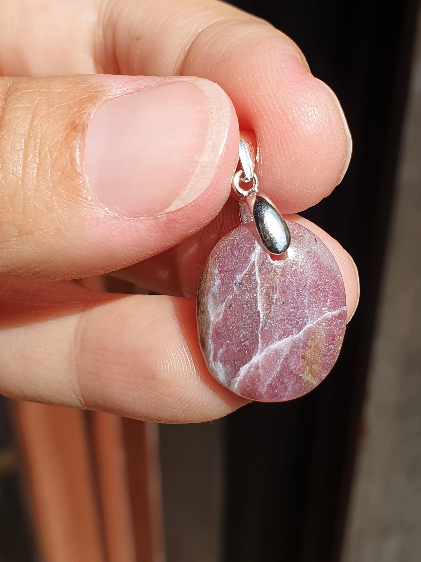 Pendentif Eudialyte sur bélière en argent (à choisir)