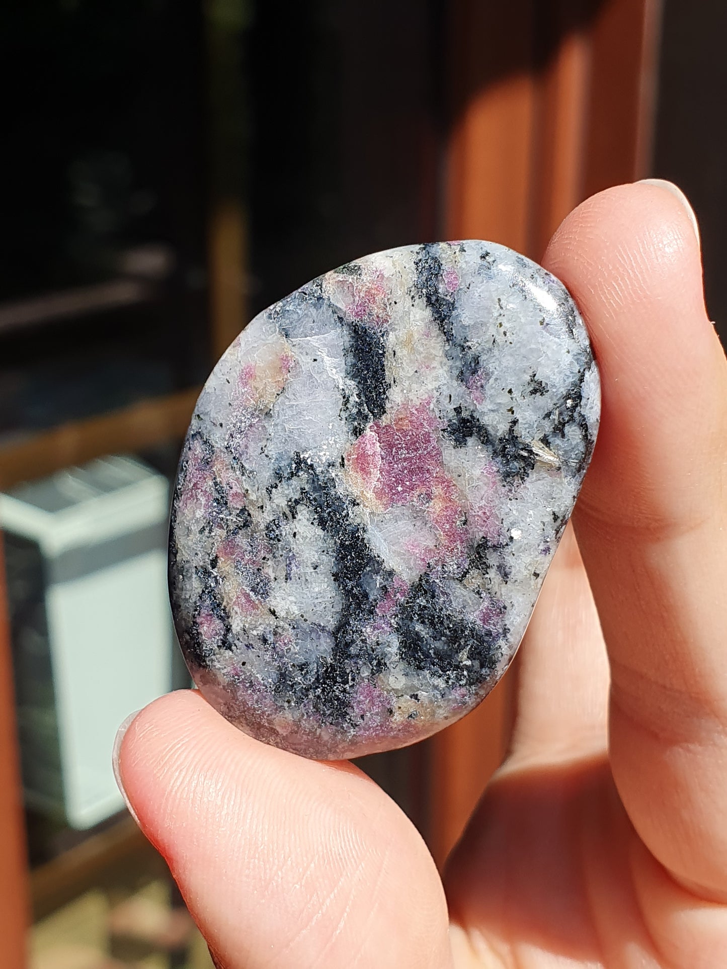 Galet Eudialyte (à choisir)