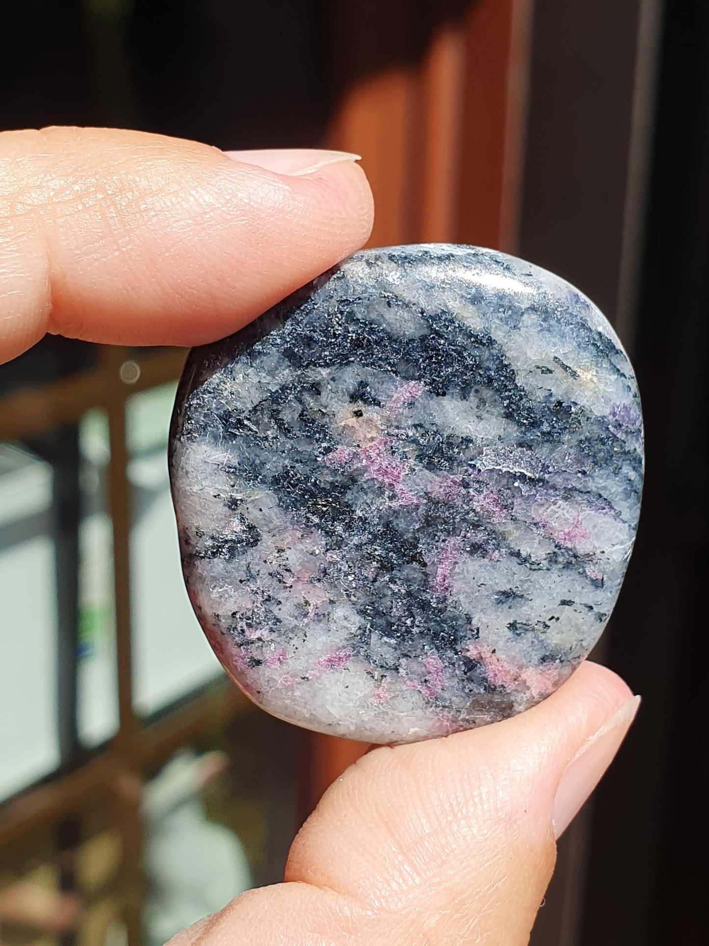 Galet Eudialyte (à choisir)
