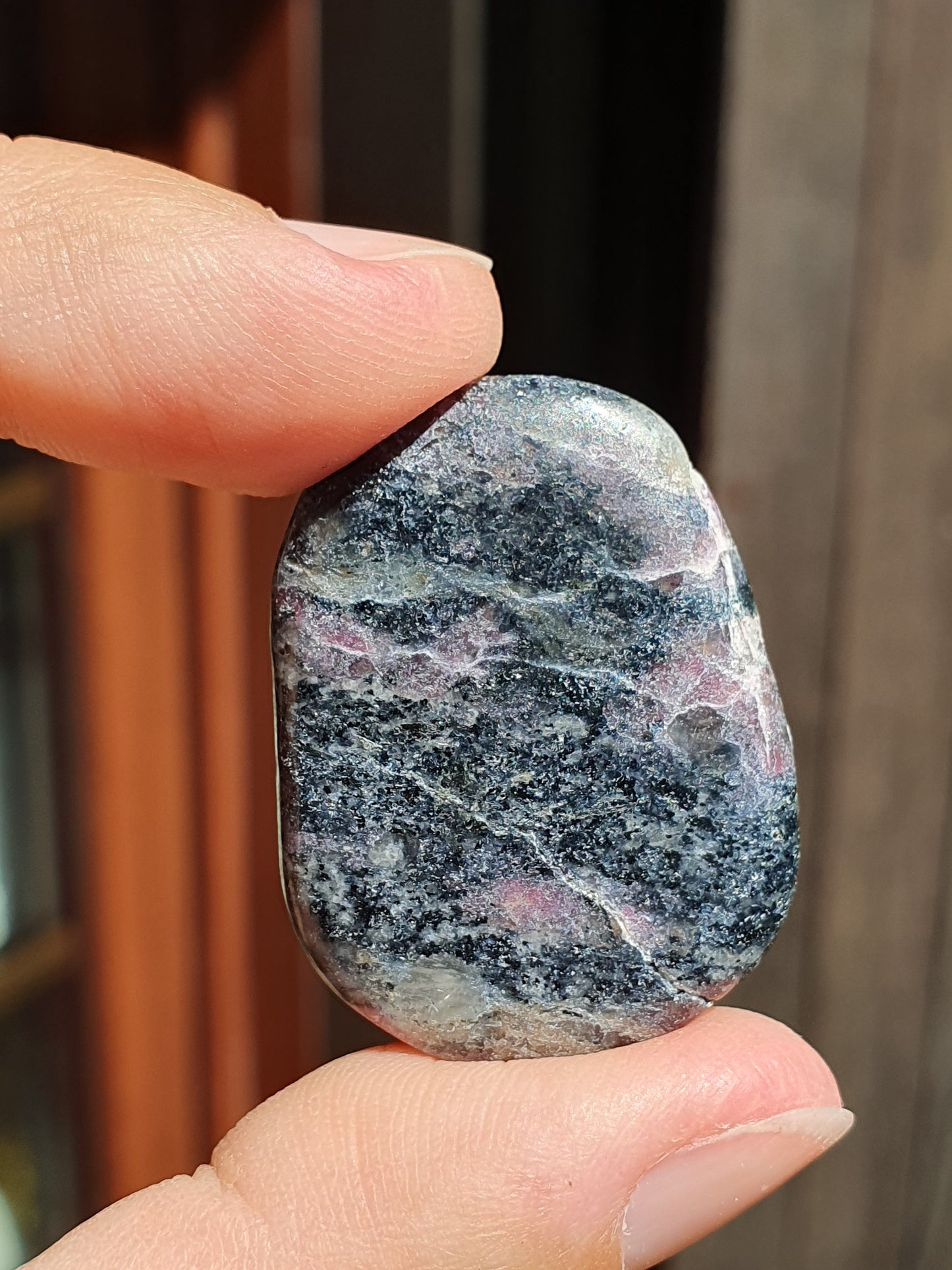 Galet Eudialyte (à choisir)