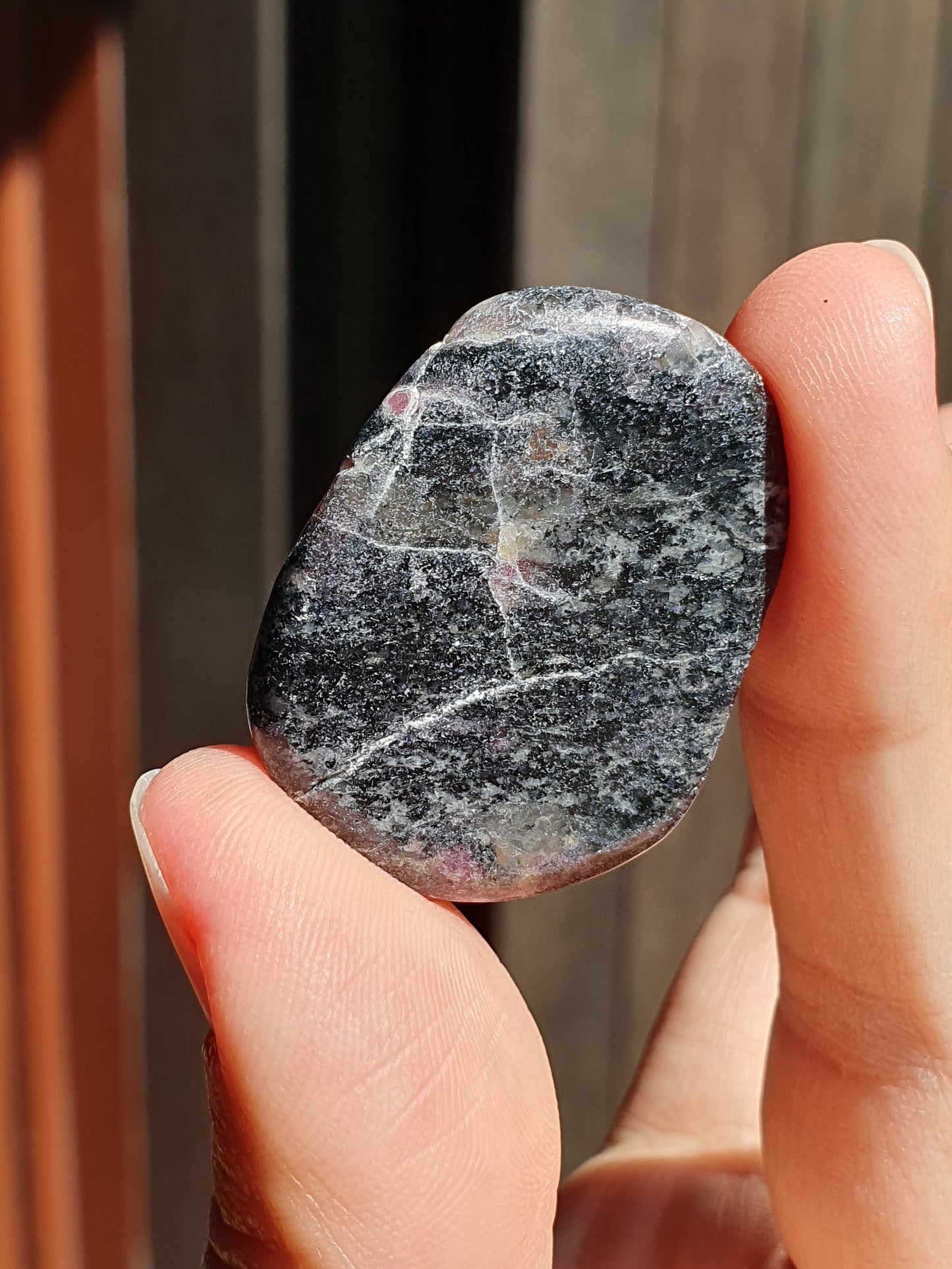 Galet Eudialyte (à choisir)