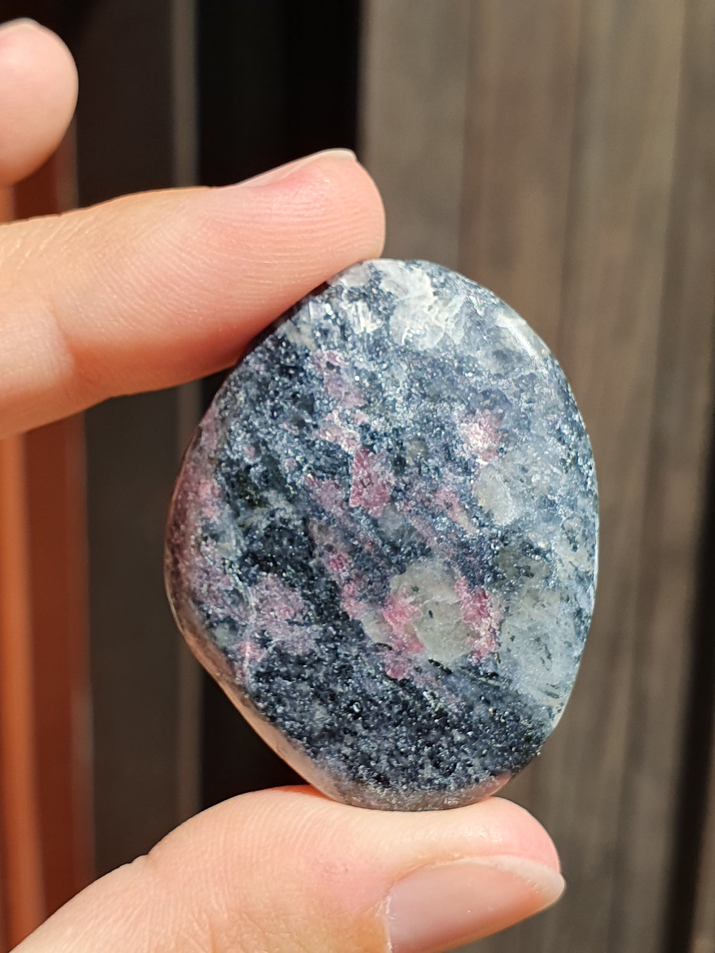 Galet Eudialyte (à choisir)