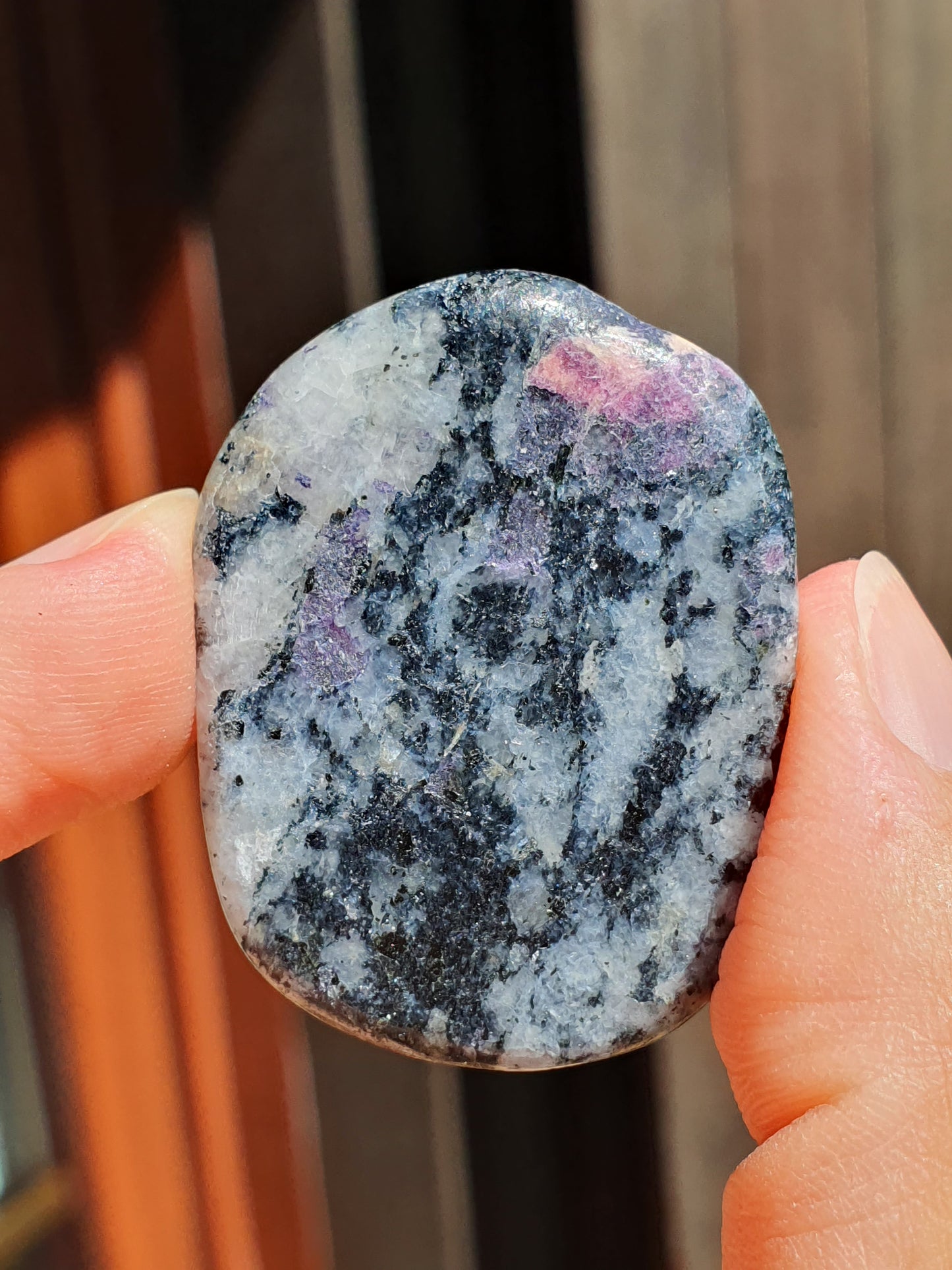 Galet Eudialyte (à choisir)