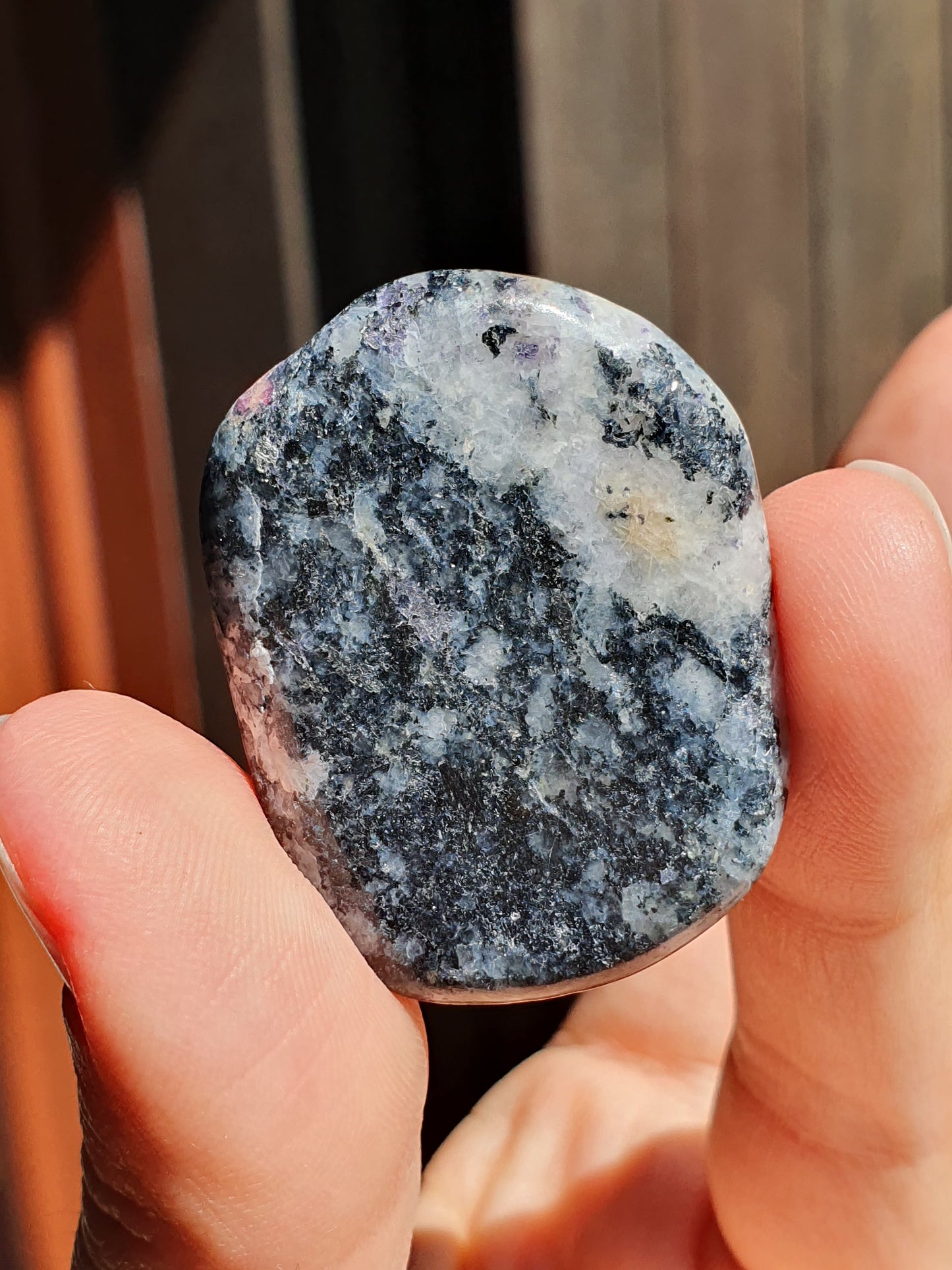 Galet Eudialyte (à choisir)