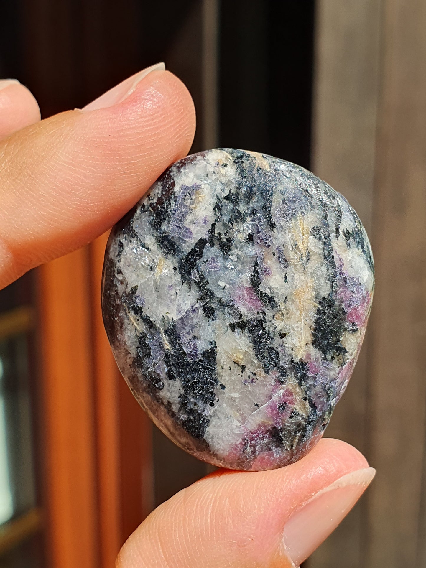 Galet Eudialyte (à choisir)