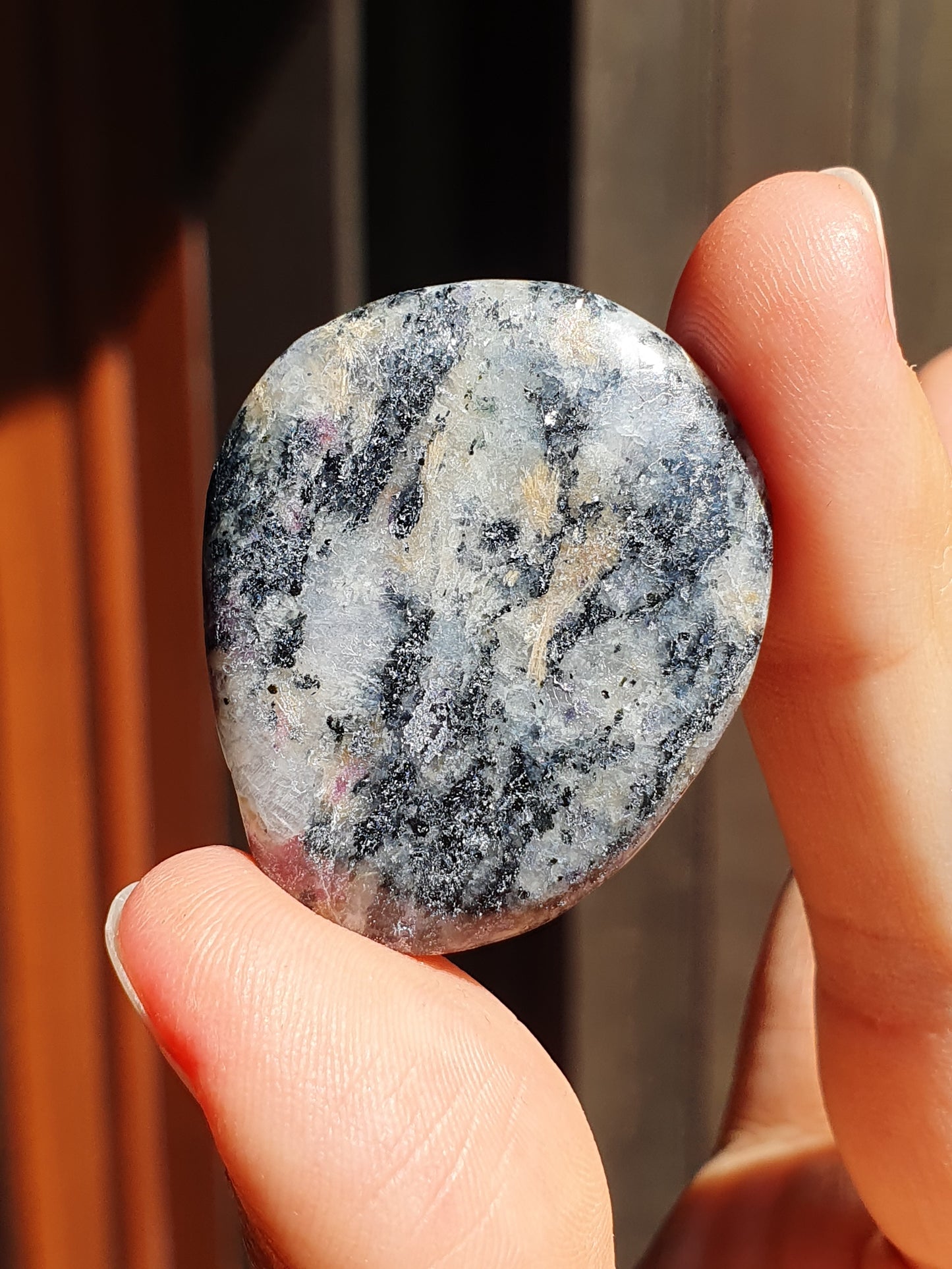 Galet Eudialyte (à choisir)