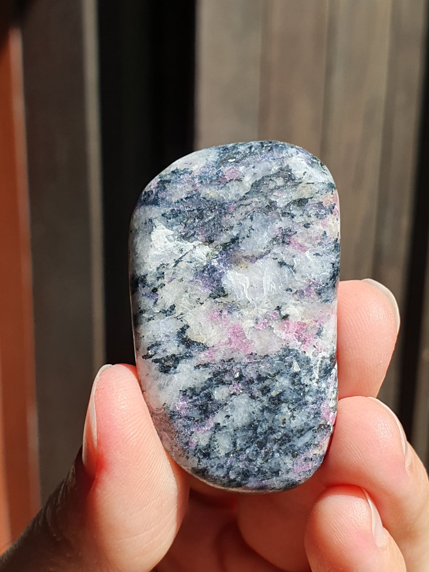 Galet Eudialyte (à choisir)