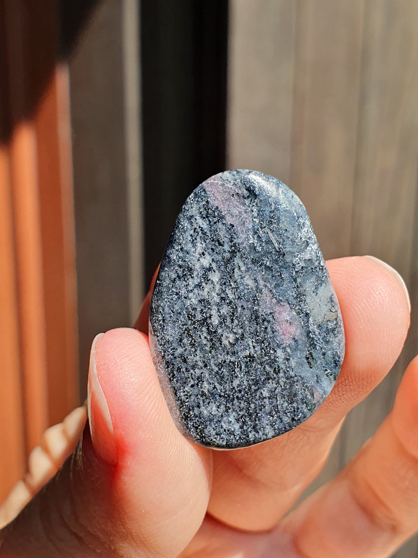 Galet Eudialyte (à choisir)