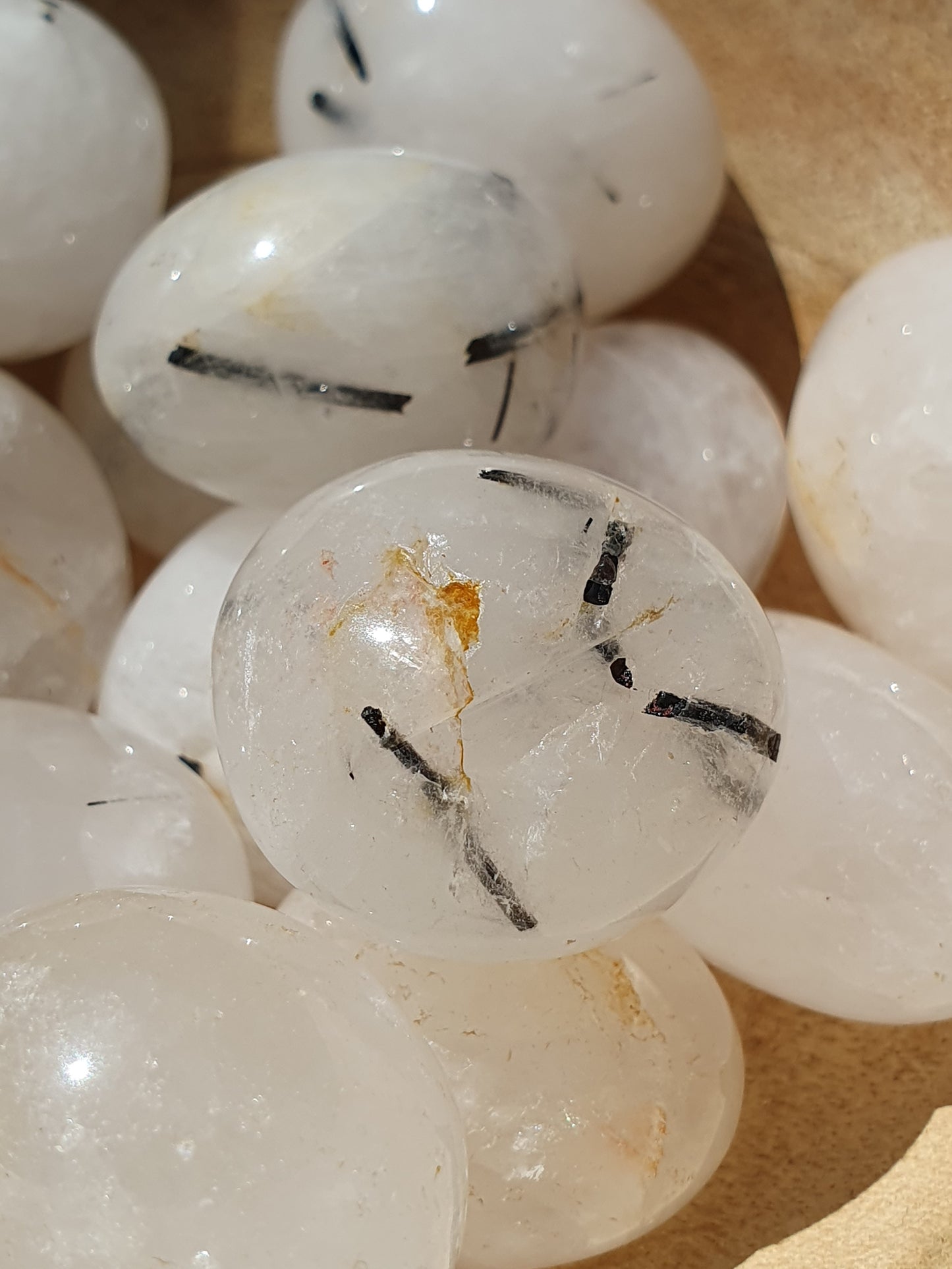 Pierre roulée Cristal de roche Tourmaline