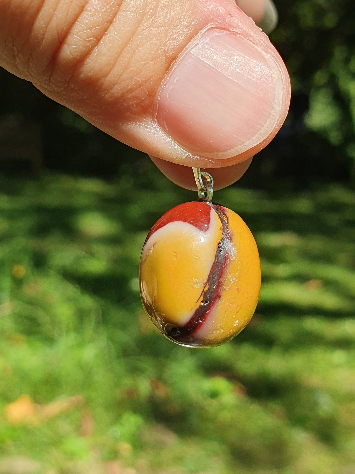 Pendentif pierre roulée jaspe Mokaïte