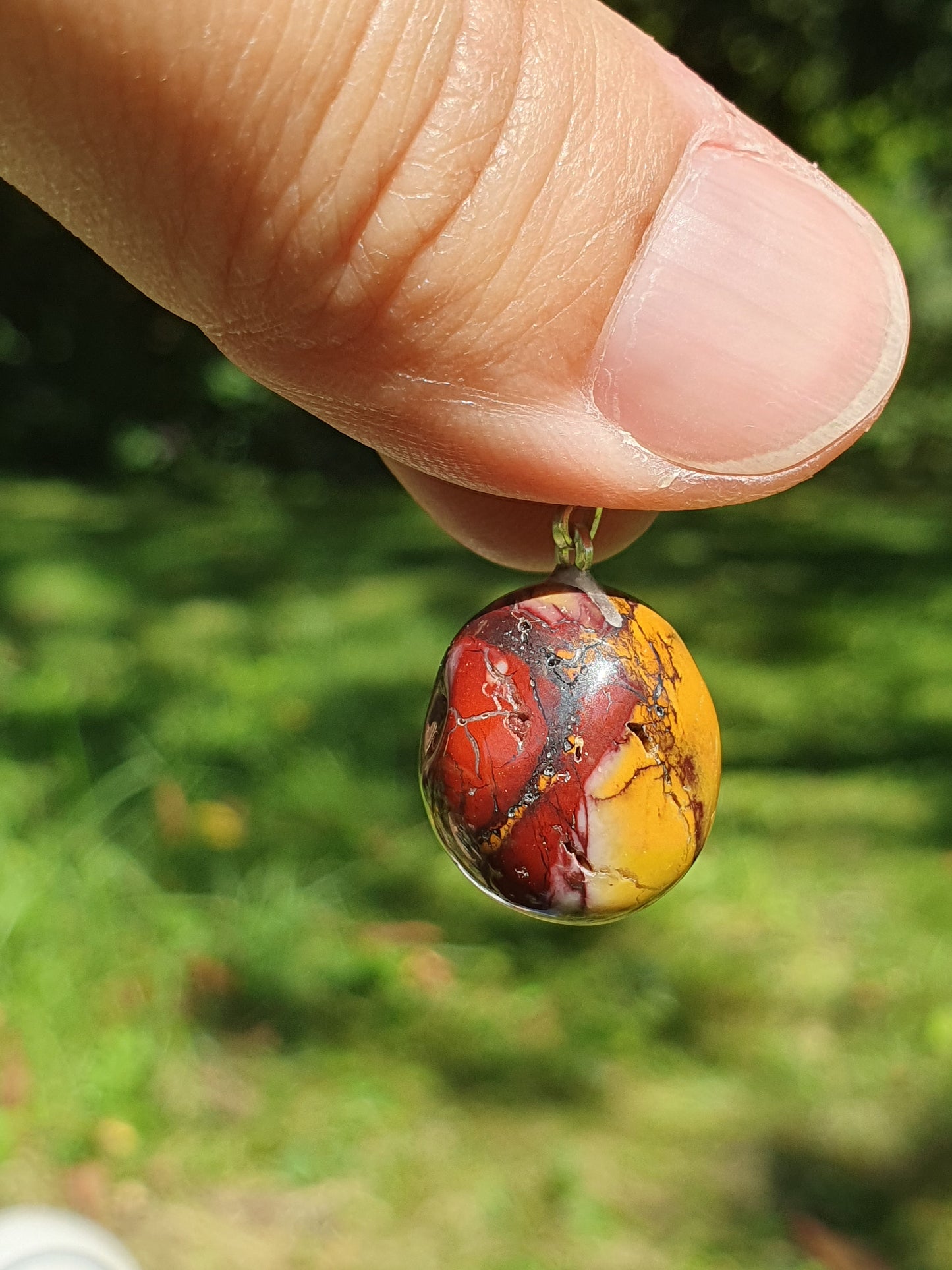 Pendentif pierre roulée jaspe Mokaïte