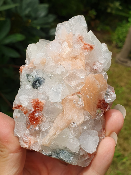 Apophyllite et stilbite sur Calcédoine A4