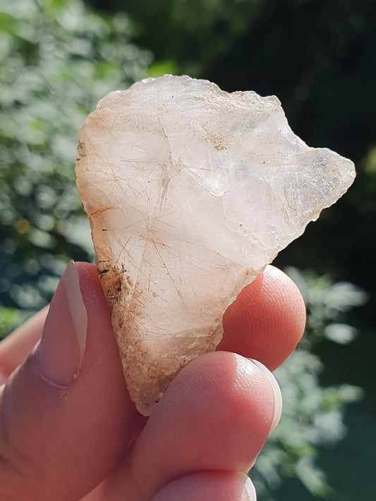 Quartz inclusions rutile et tourmaline noire (à choisir)