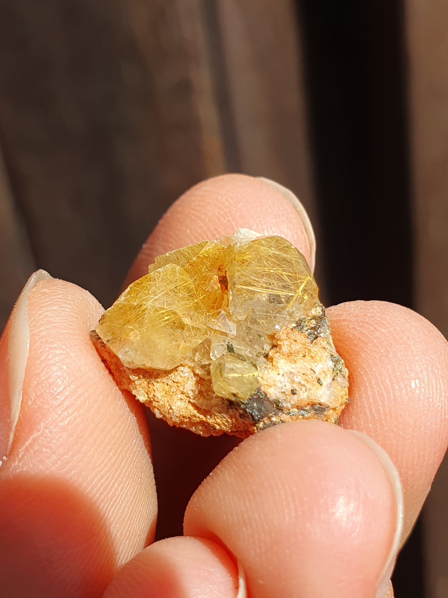 Quartz inclusions rutile et tourmaline noire (à choisir)