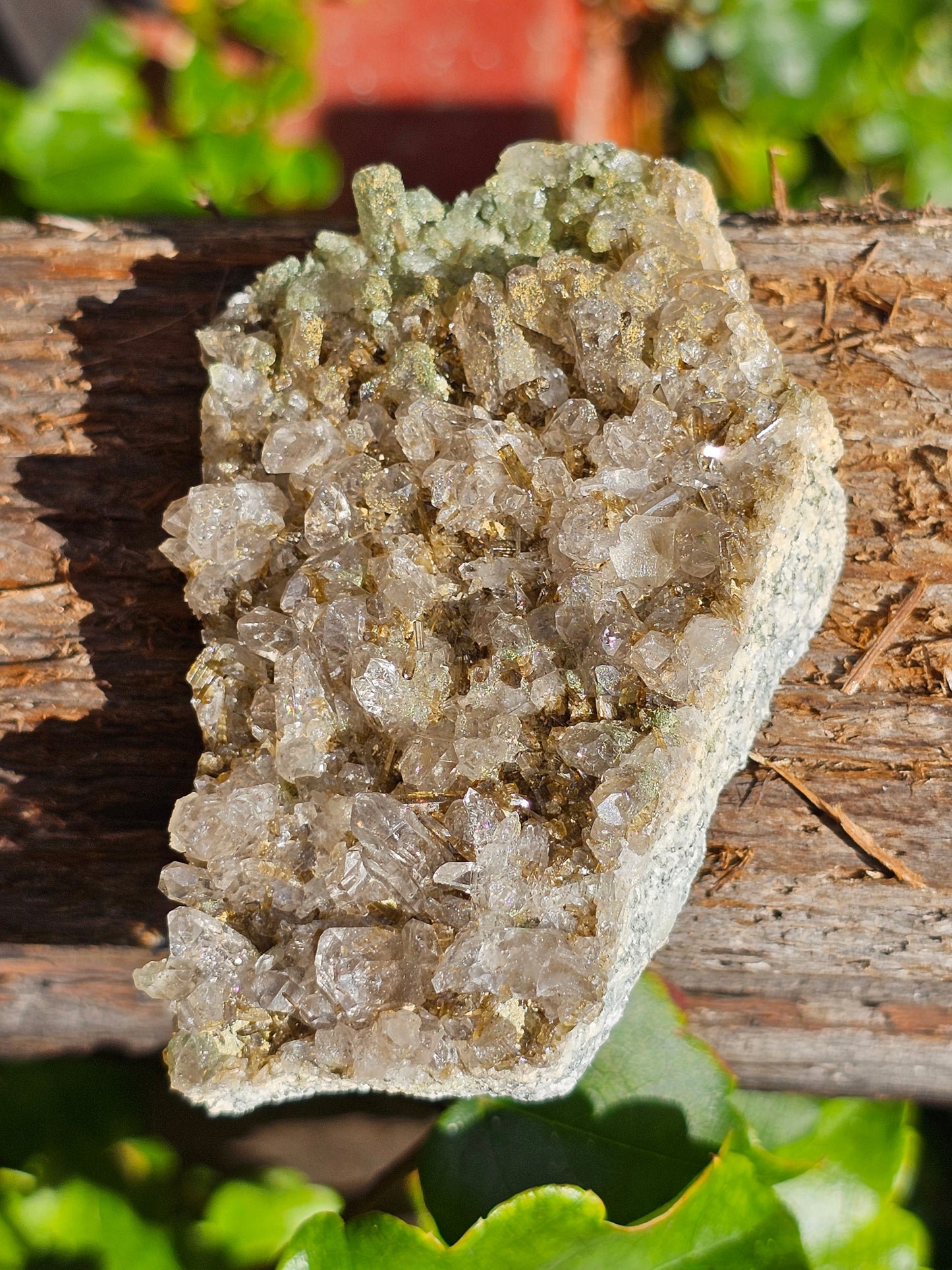 Druse Quartz fumé des Pyrénées avec épidote