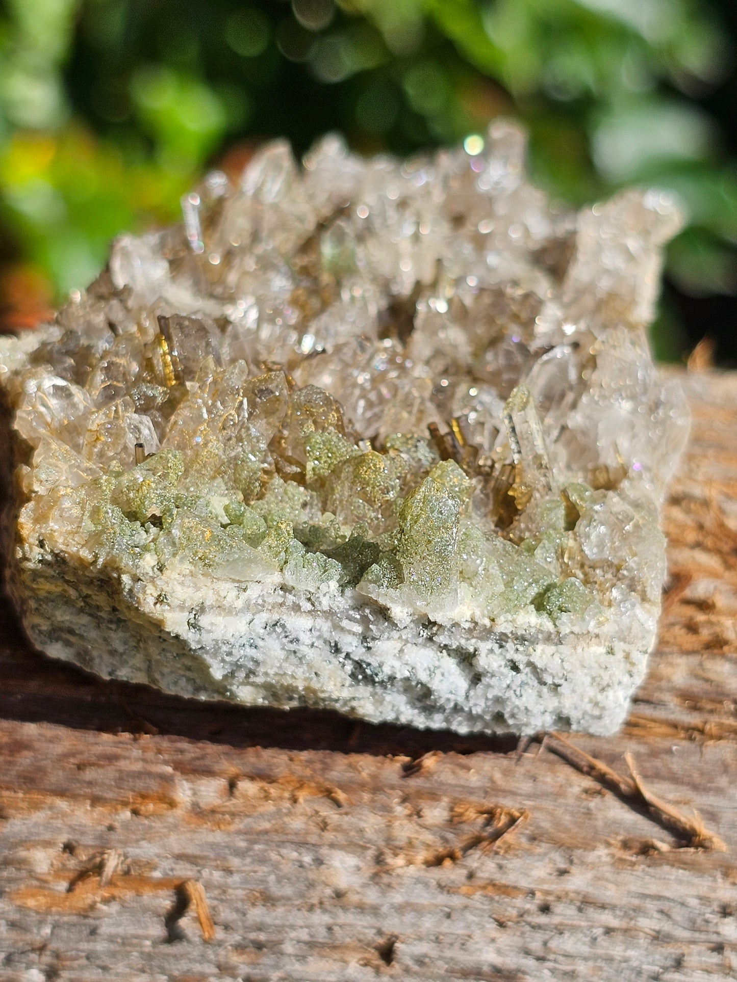 Druse Quartz fumé des Pyrénées avec épidote