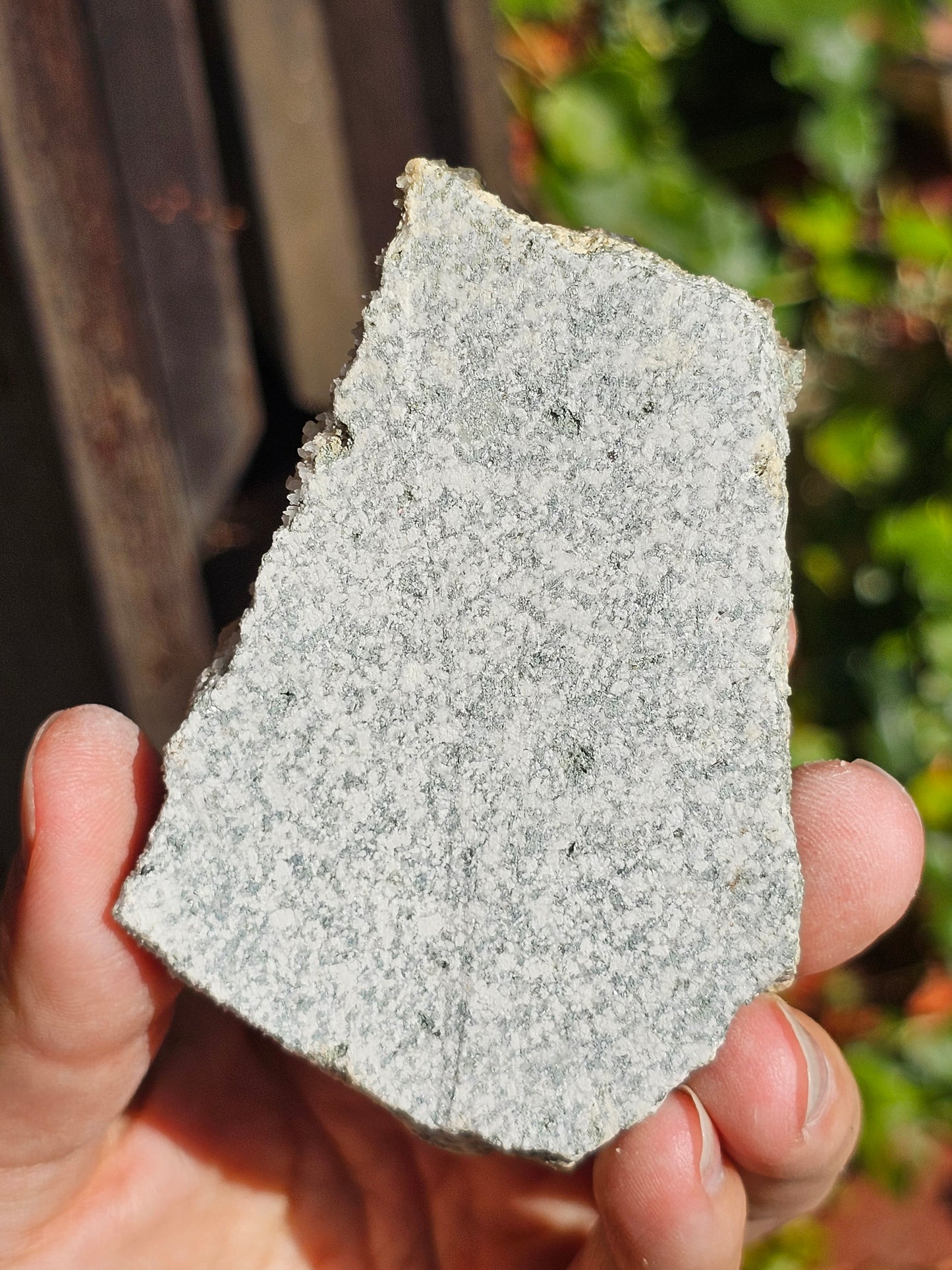 Druse Quartz fumé des Pyrénées avec épidote