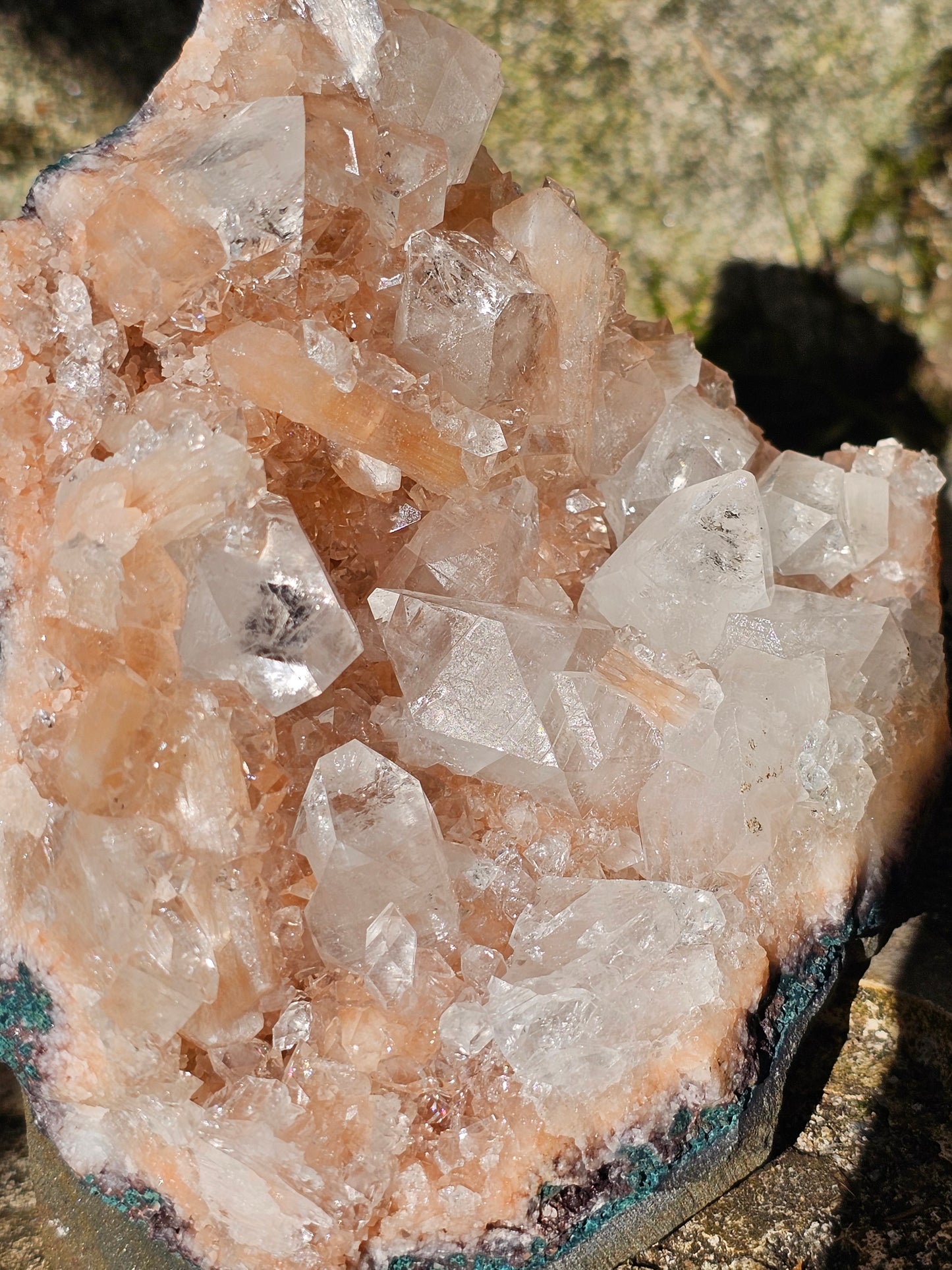 Apophyllite et stilbite sur heulandite rose M