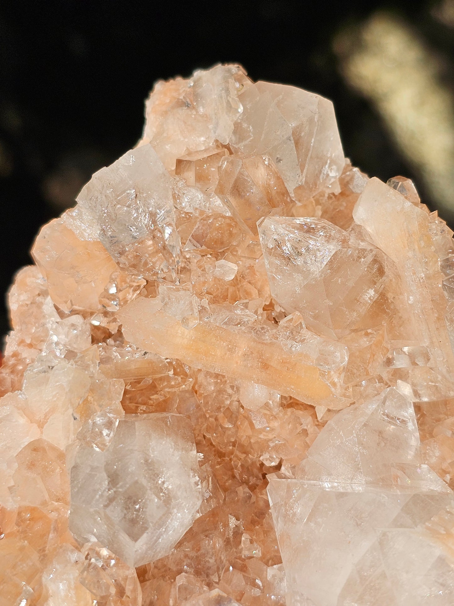 Apophyllite et stilbite sur heulandite rose M
