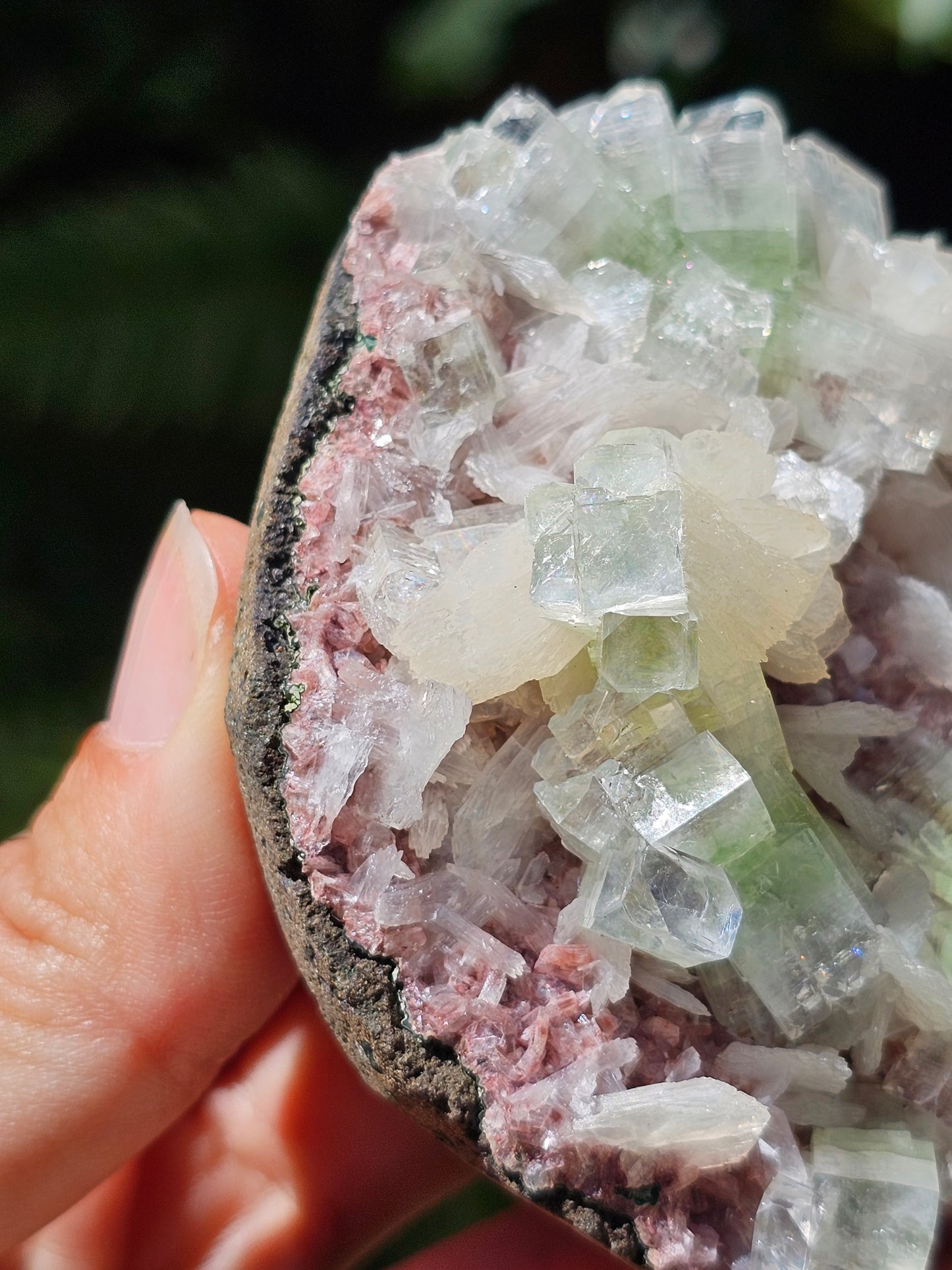 Apophyllite verte et stilbite sur heulandite rouge E