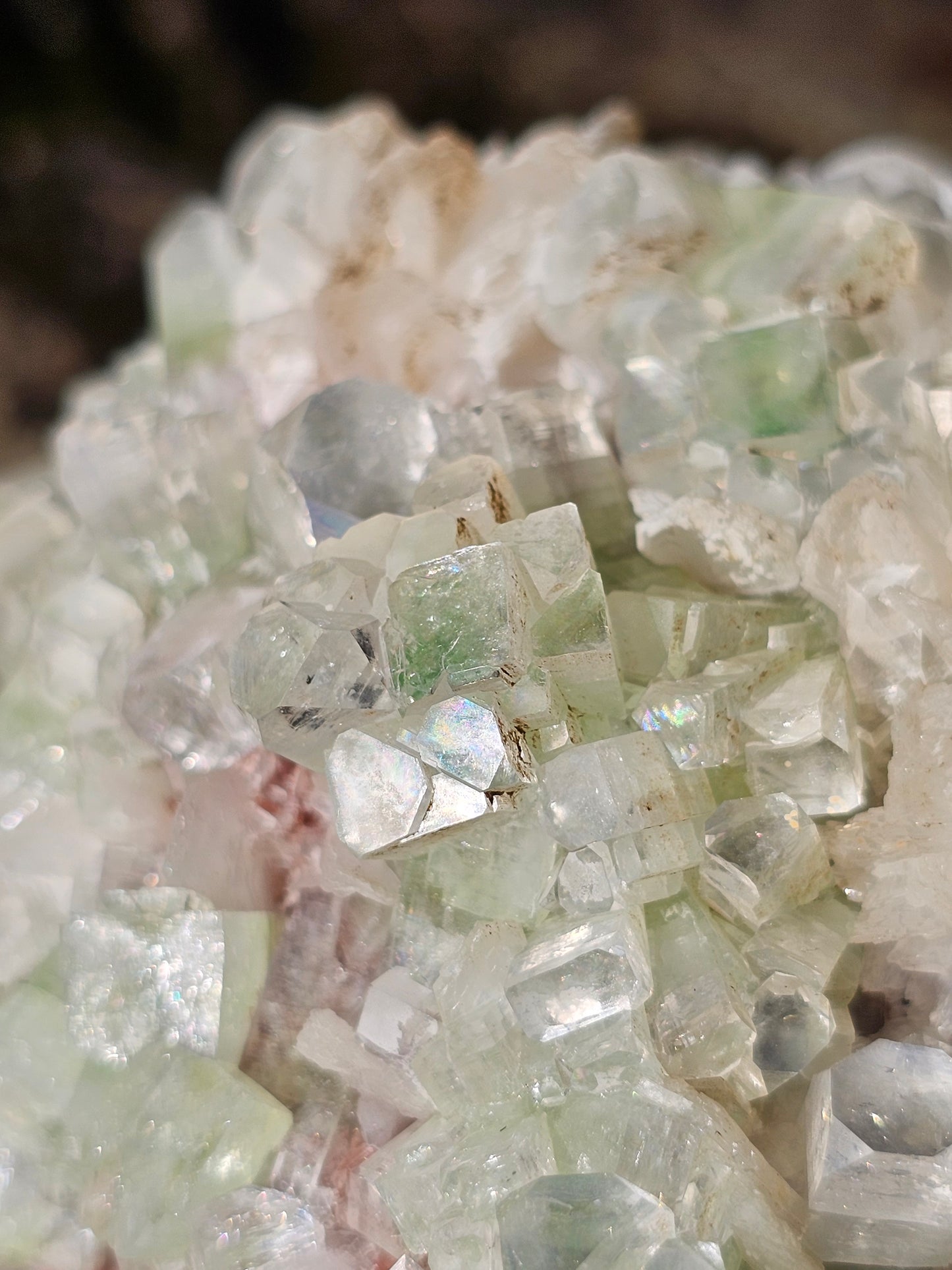 Apophyllite verte sur heulandite rouge I