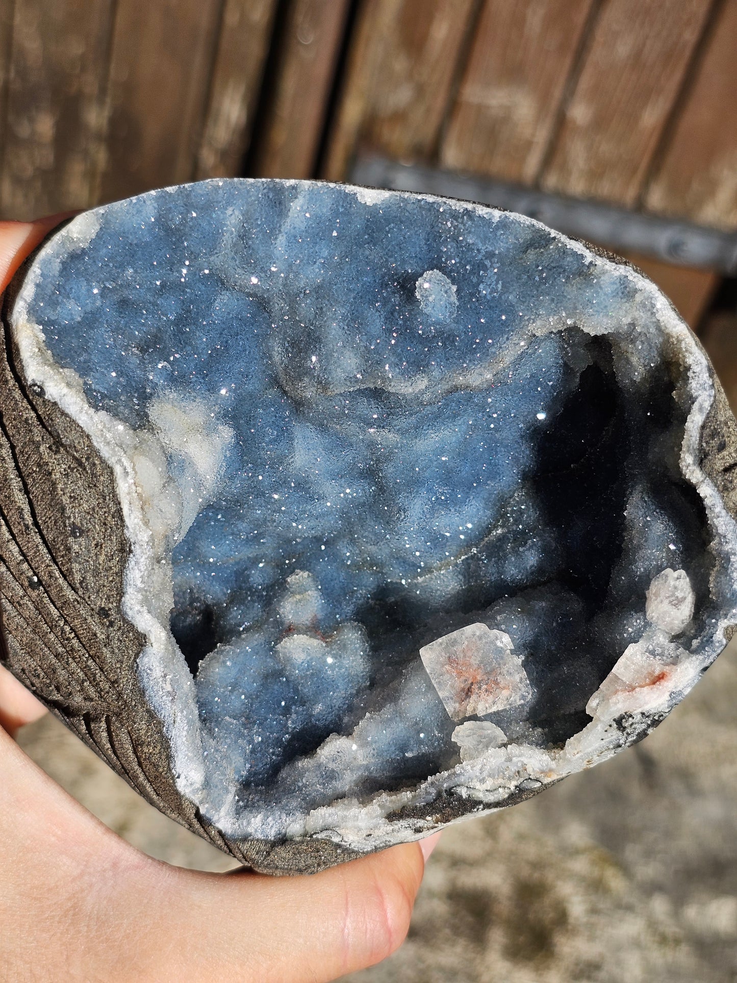 Géode de Calcédoine bleue et stilbite