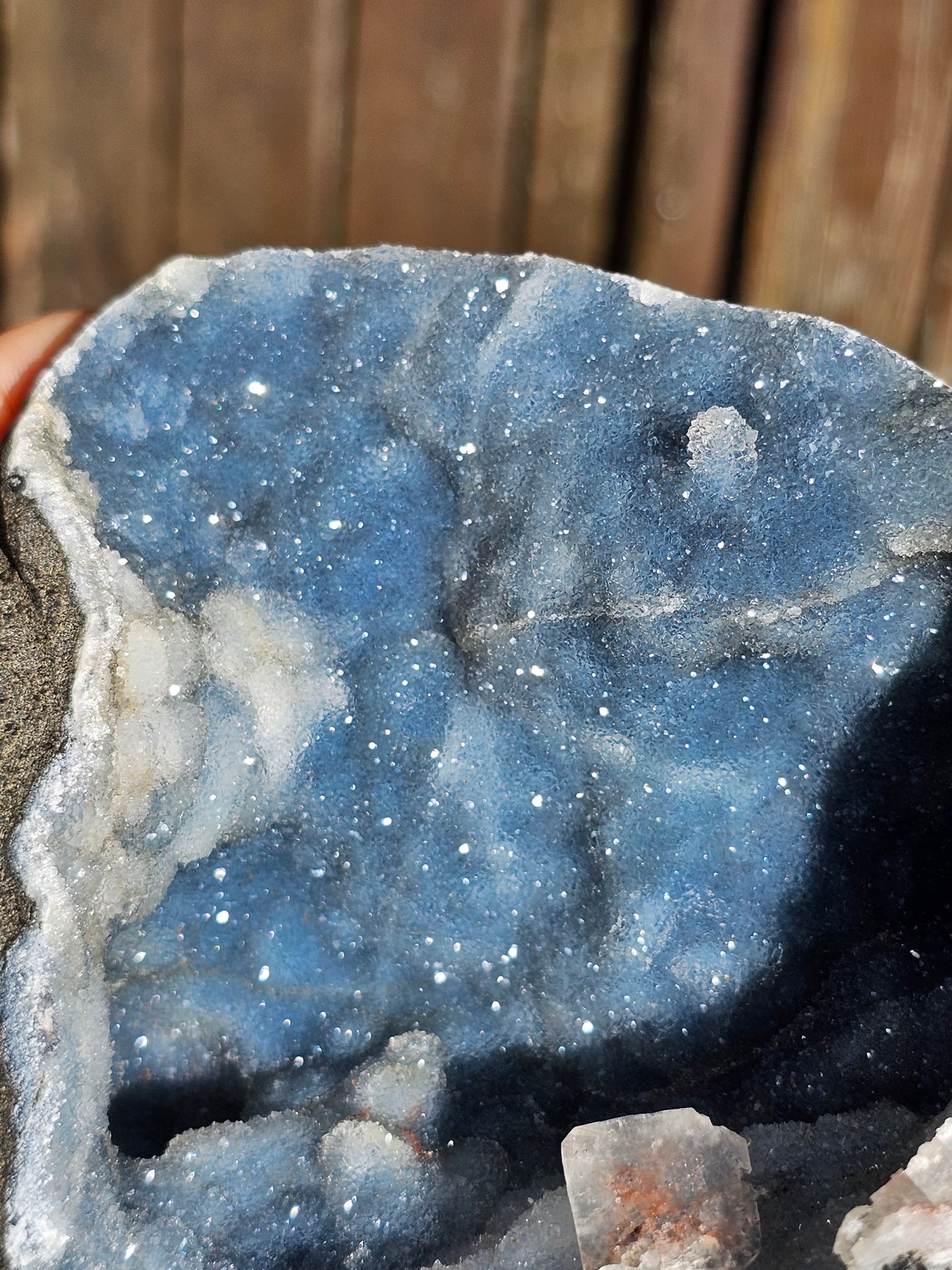 Géode de Calcédoine bleue et stilbite