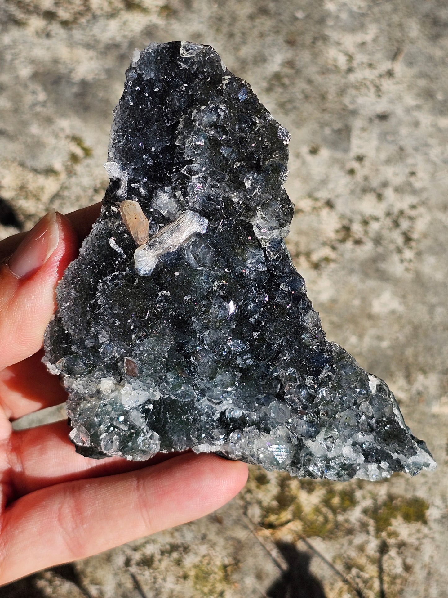 Calcédoine noire et stilbite F