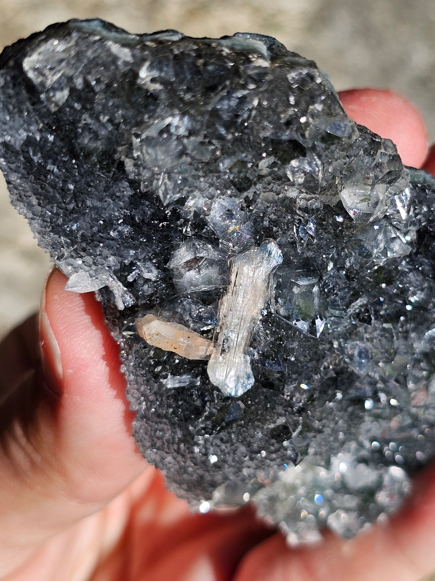 Calcédoine noire et stilbite F