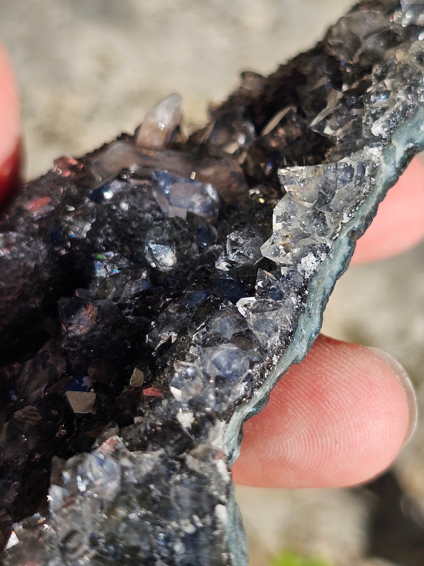 Calcédoine noire et stilbite F