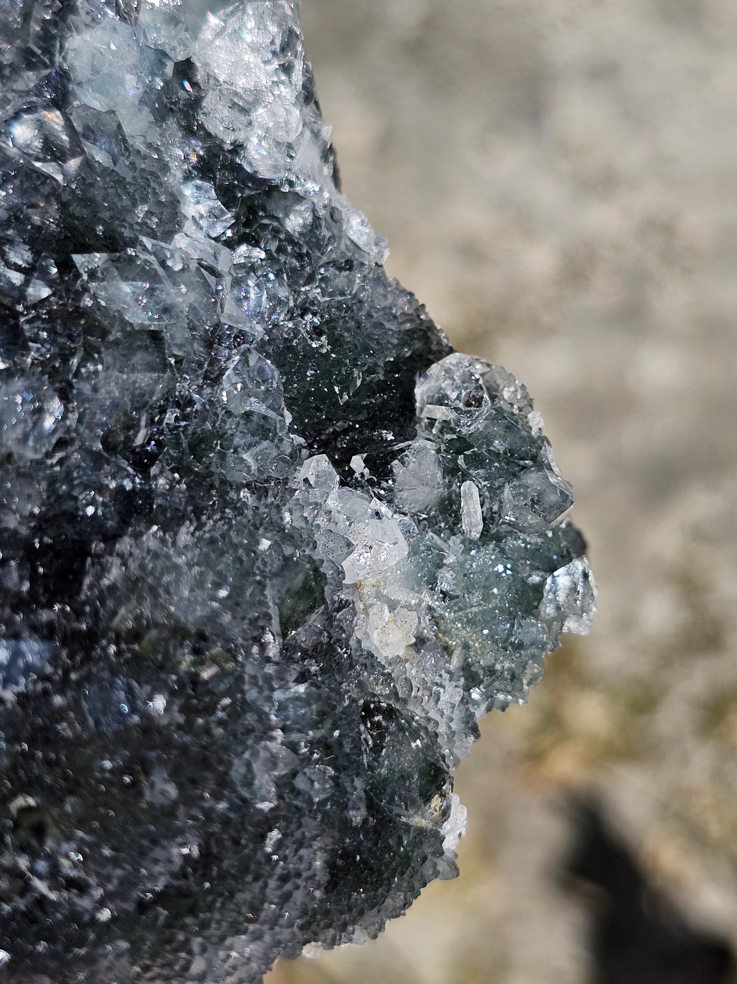 Calcédoine noire et stilbite F