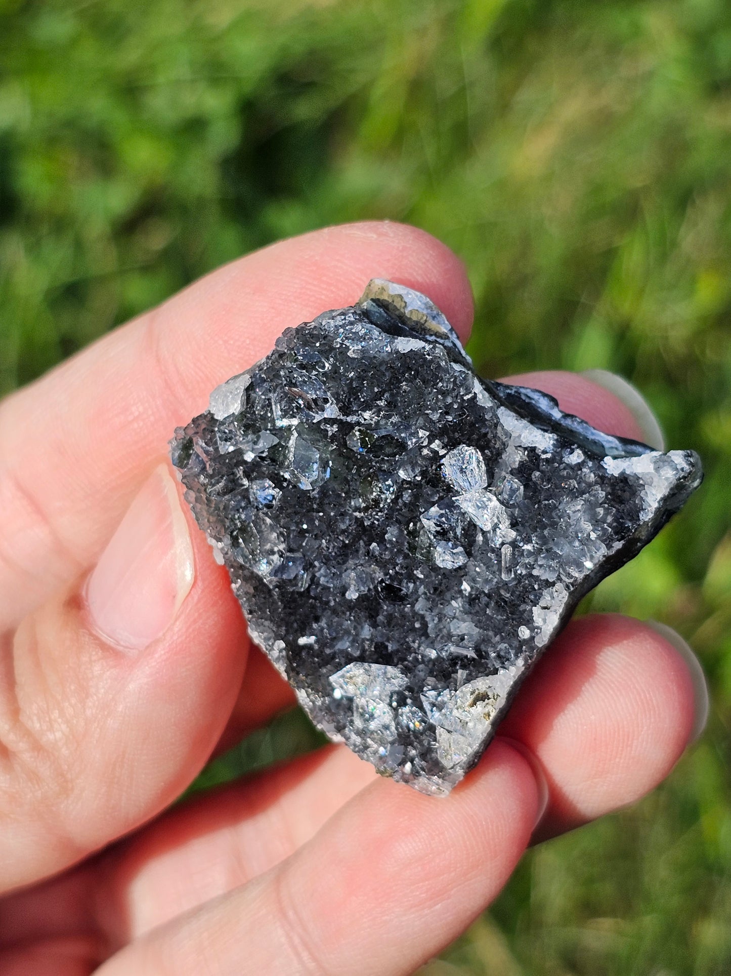 Calcédoine noire et apophyllite M
