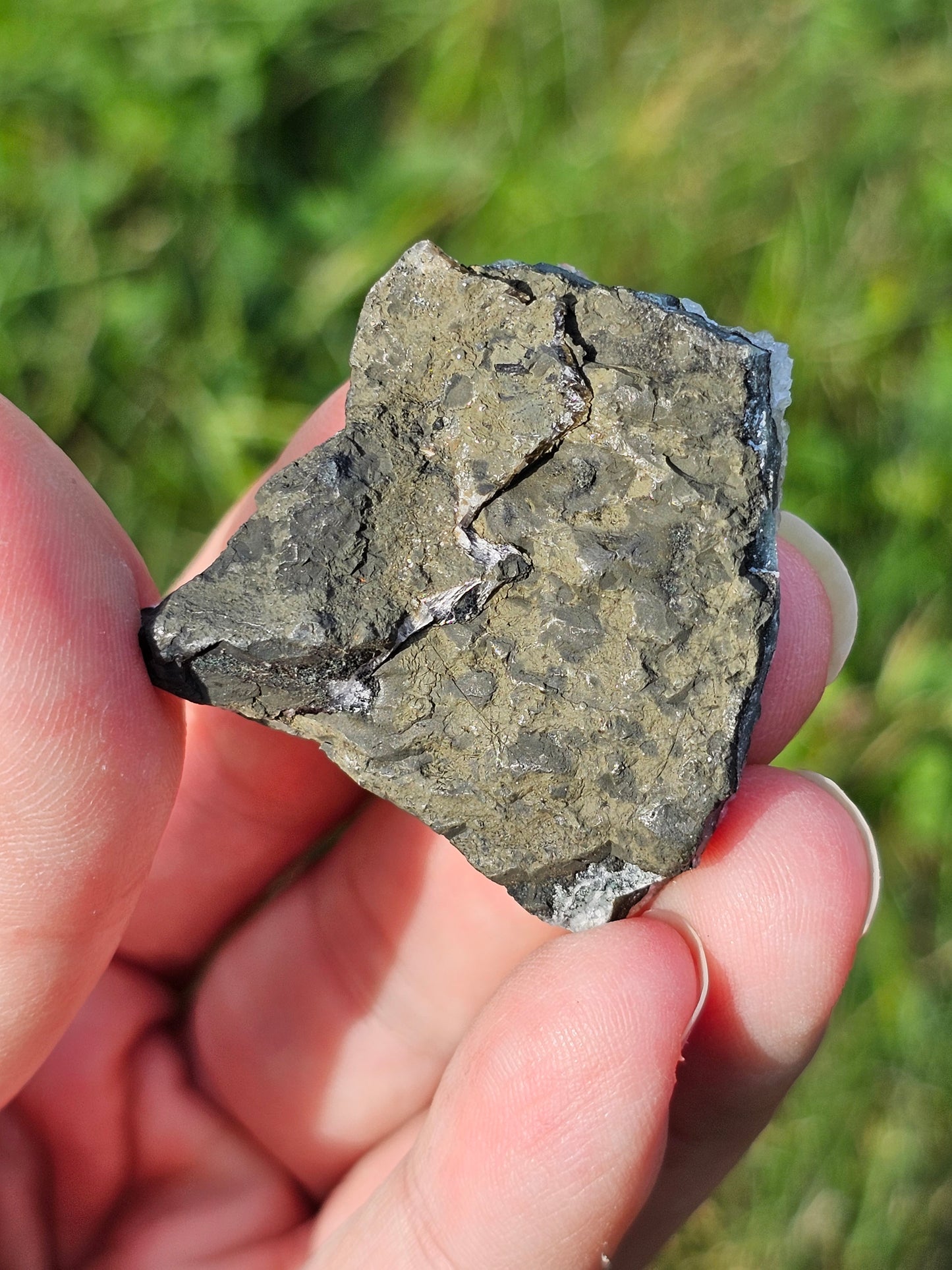 Calcédoine noire et apophyllite M
