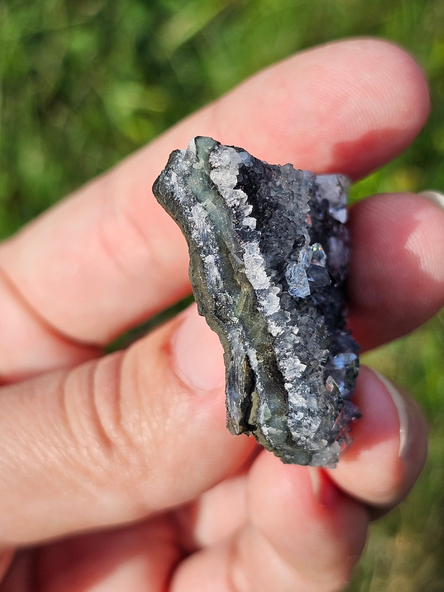 Calcédoine noire et apophyllite M