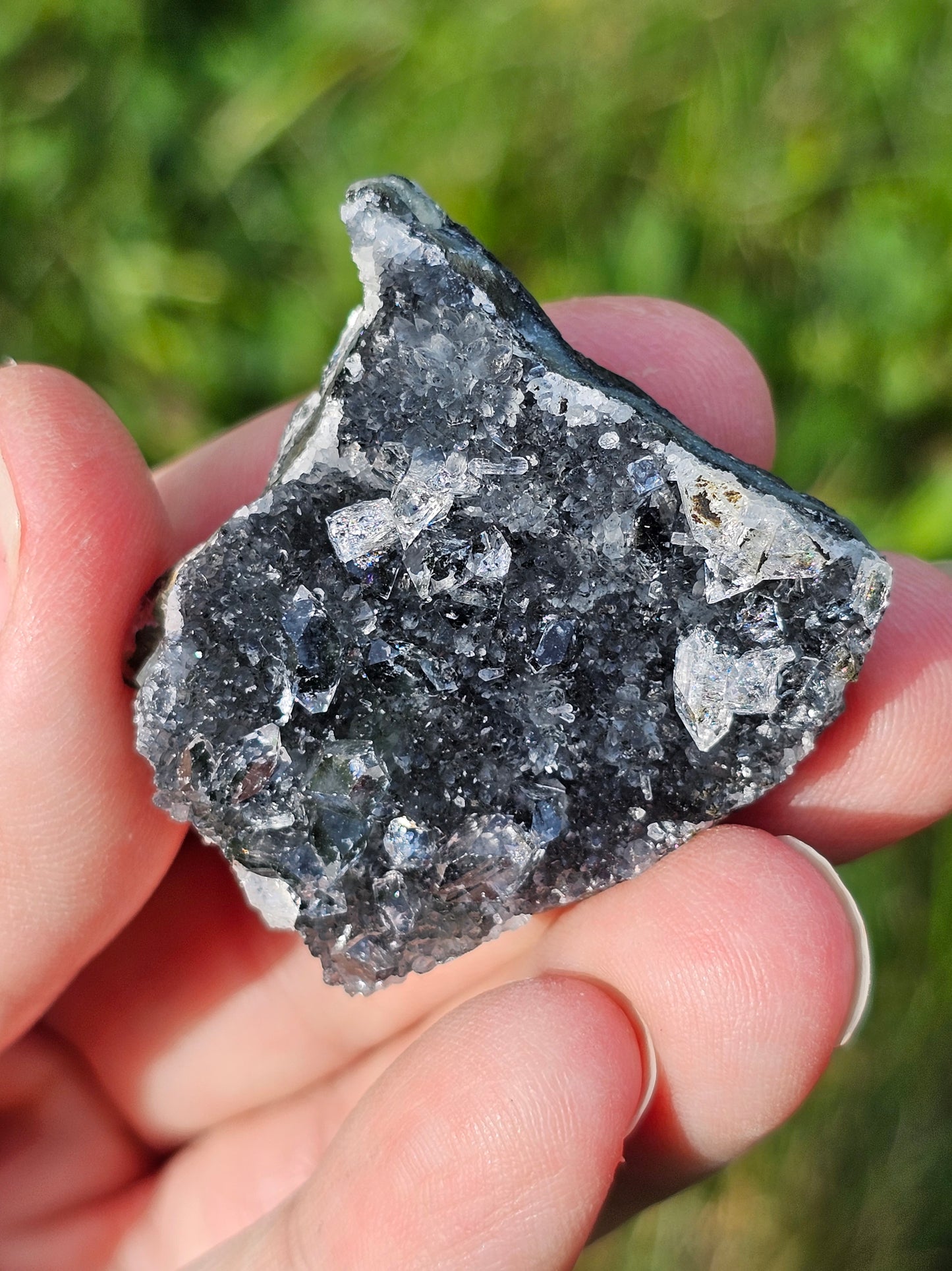 Calcédoine noire et apophyllite M