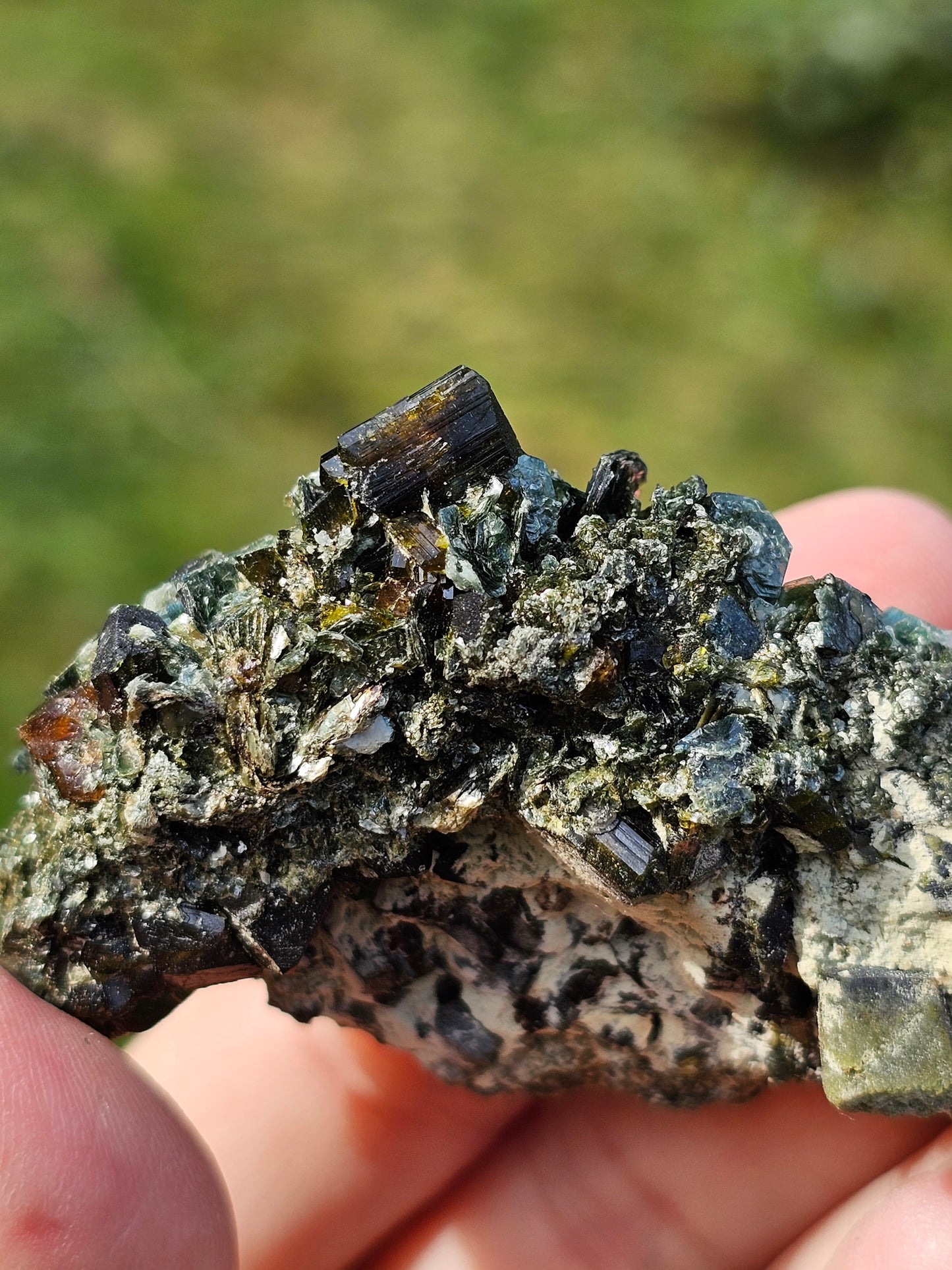 Epidote et chlinochlorite (séraphinite) B