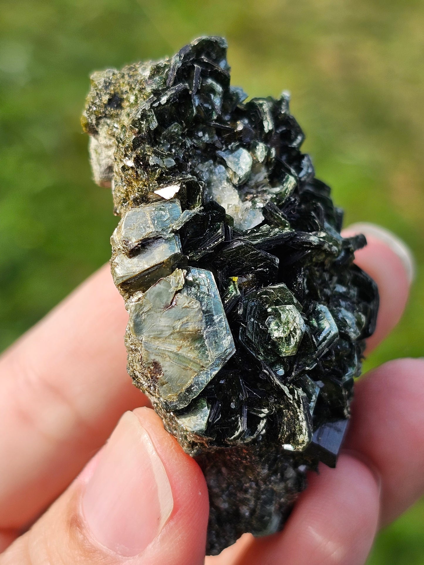 Epidote et chlinochlorite (séraphinite) B
