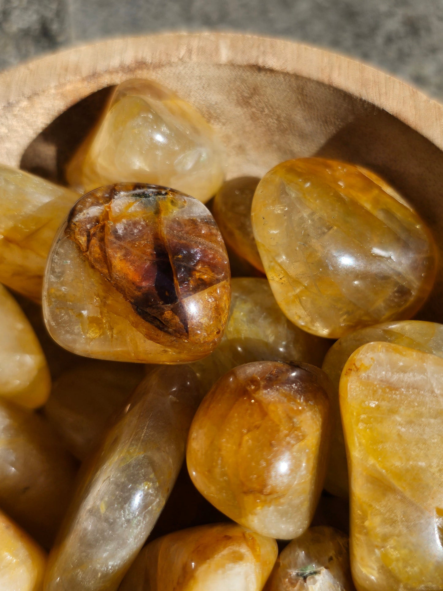 Pierre roulée Quartz hématoïde jaune (golden healer)
