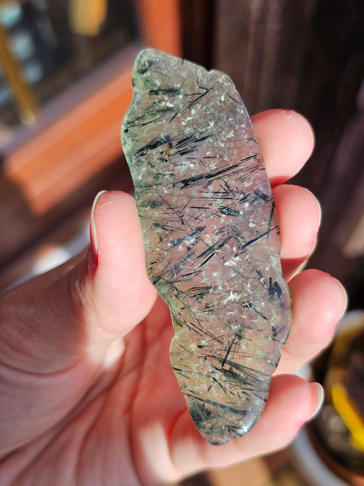 Tranche de Prehnite à inclusions d'Epidote D
