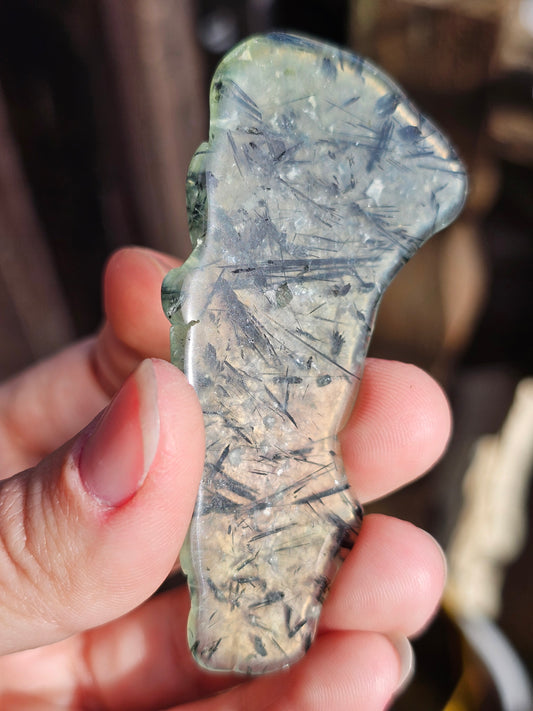 Tranche de Prehnite à inclusions d'Epidote J