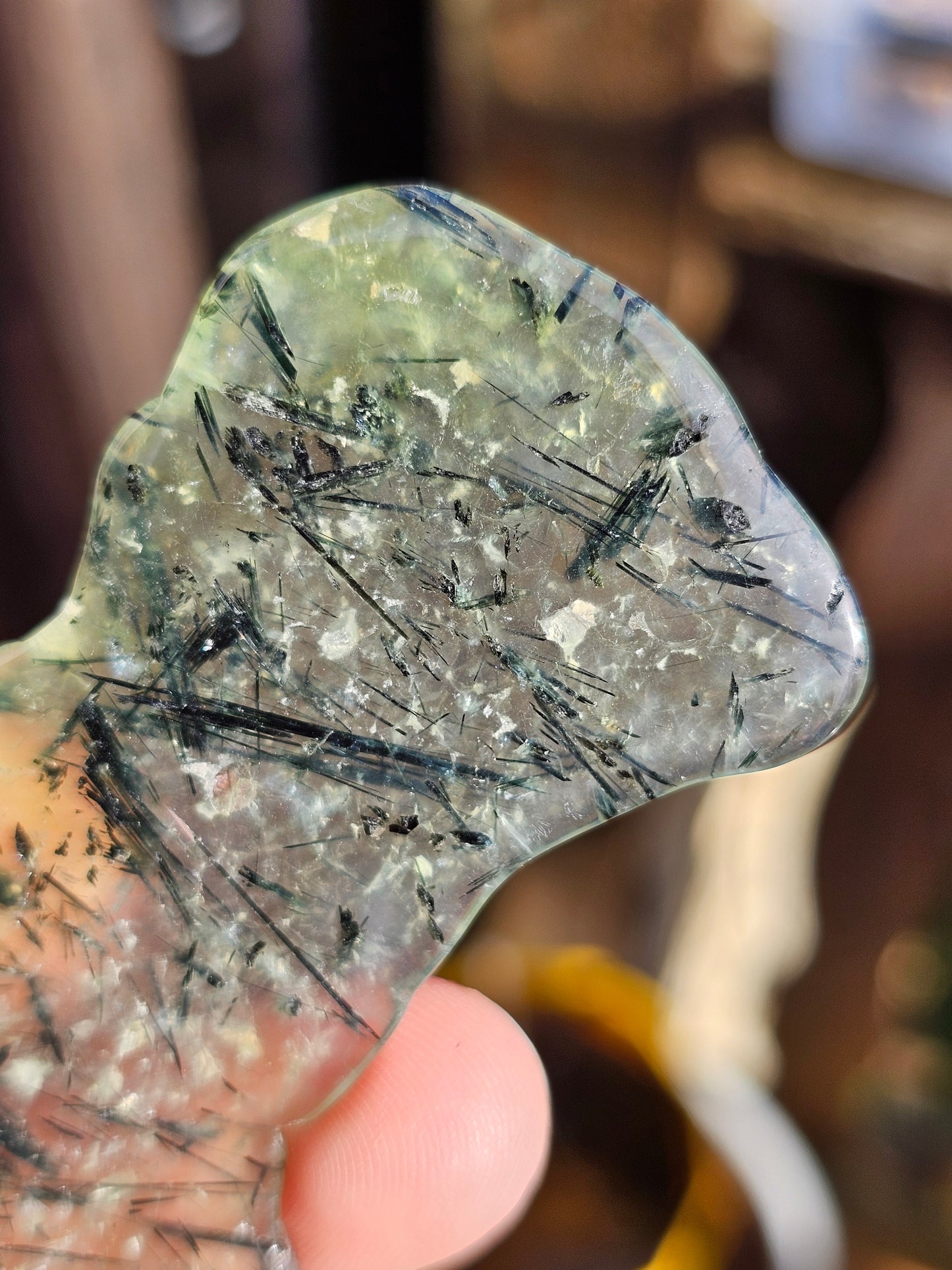 Tranche de Prehnite à inclusions d'Epidote J