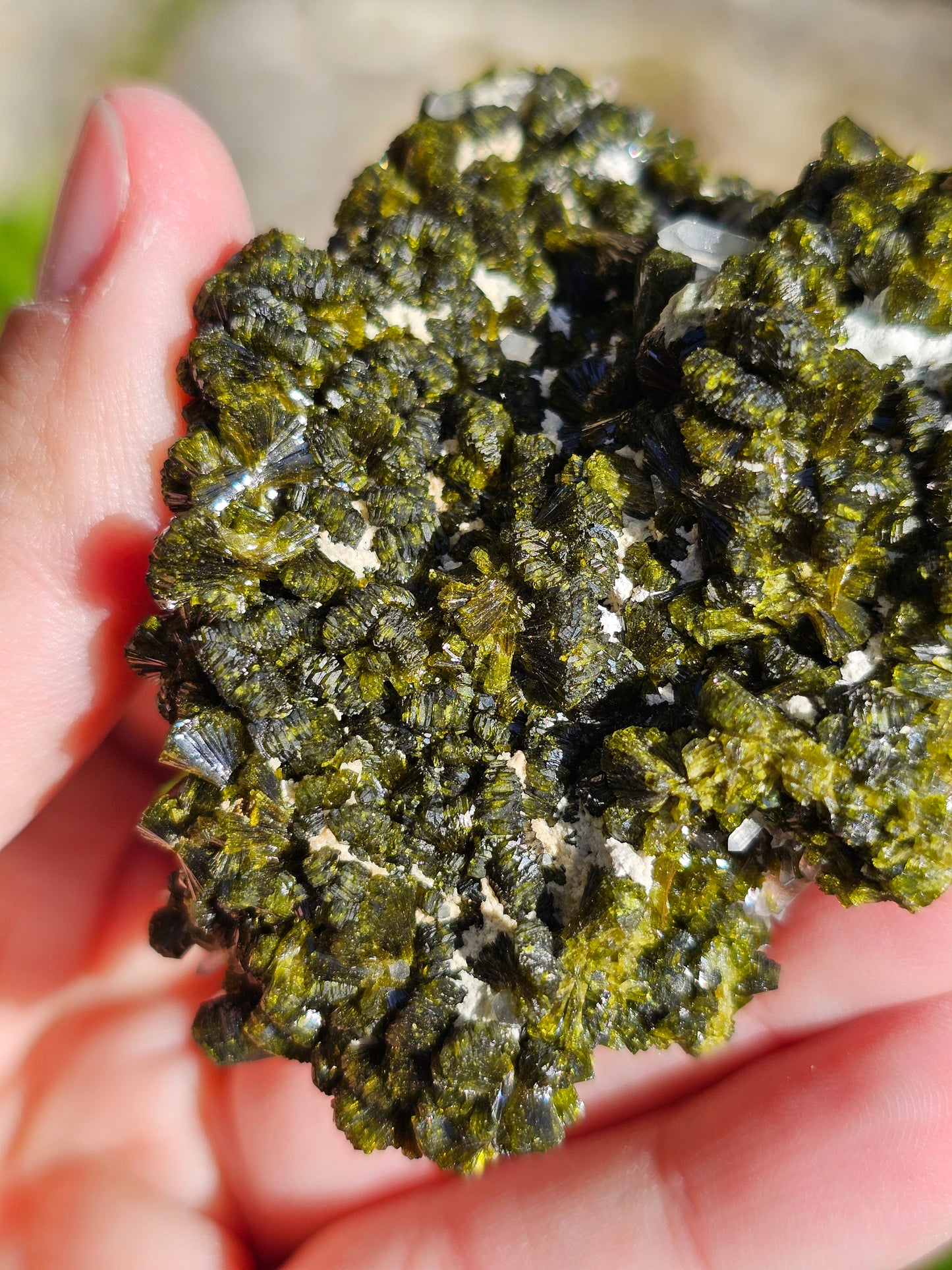 Epidote sur Quartz avec Prehnite et orthose E7