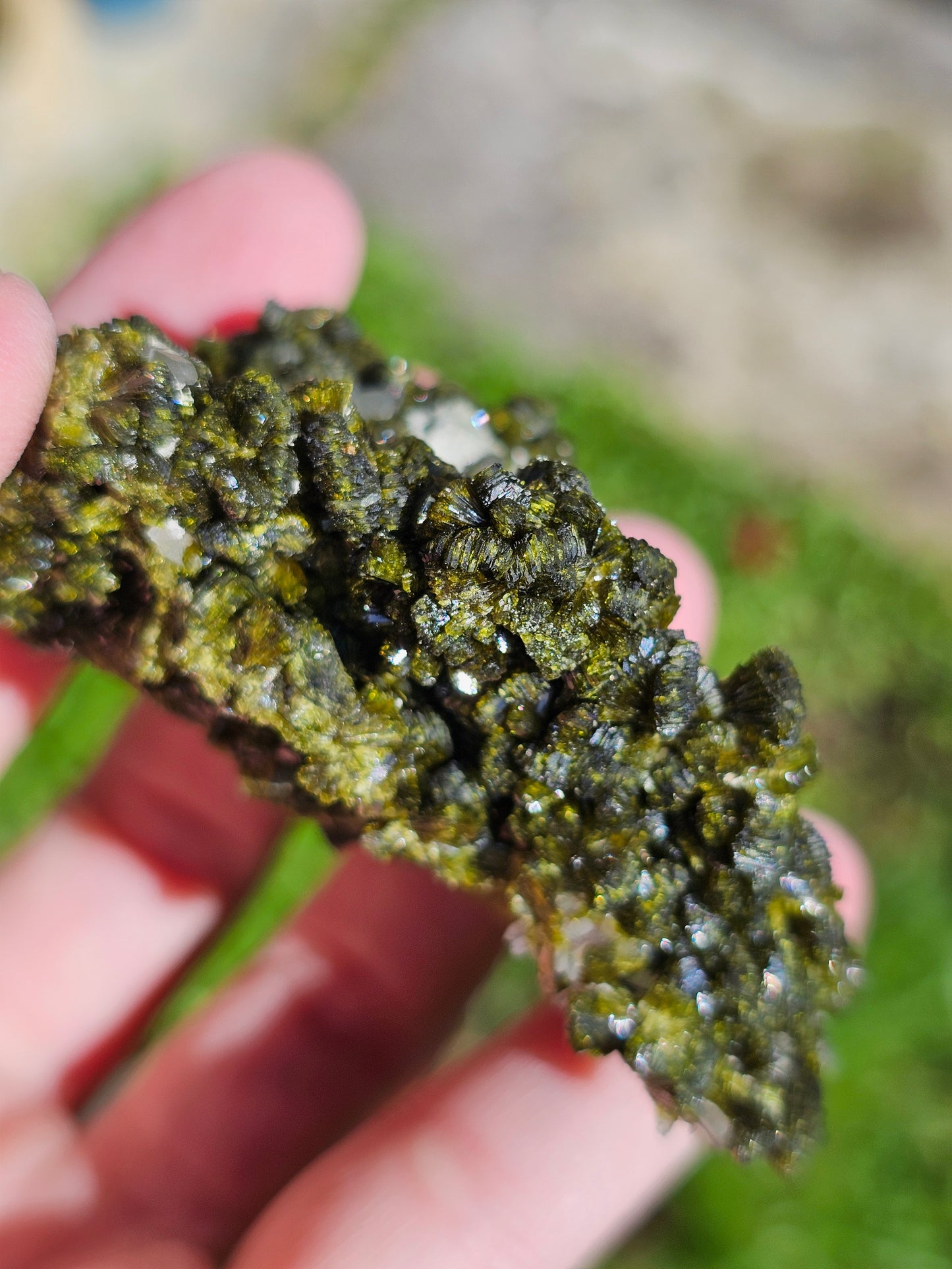 Epidote sur Quartz avec Prehnite et orthose E7