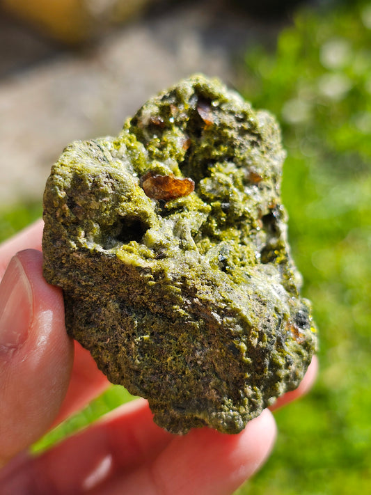 Titanite sur orthose avec Epidote E10