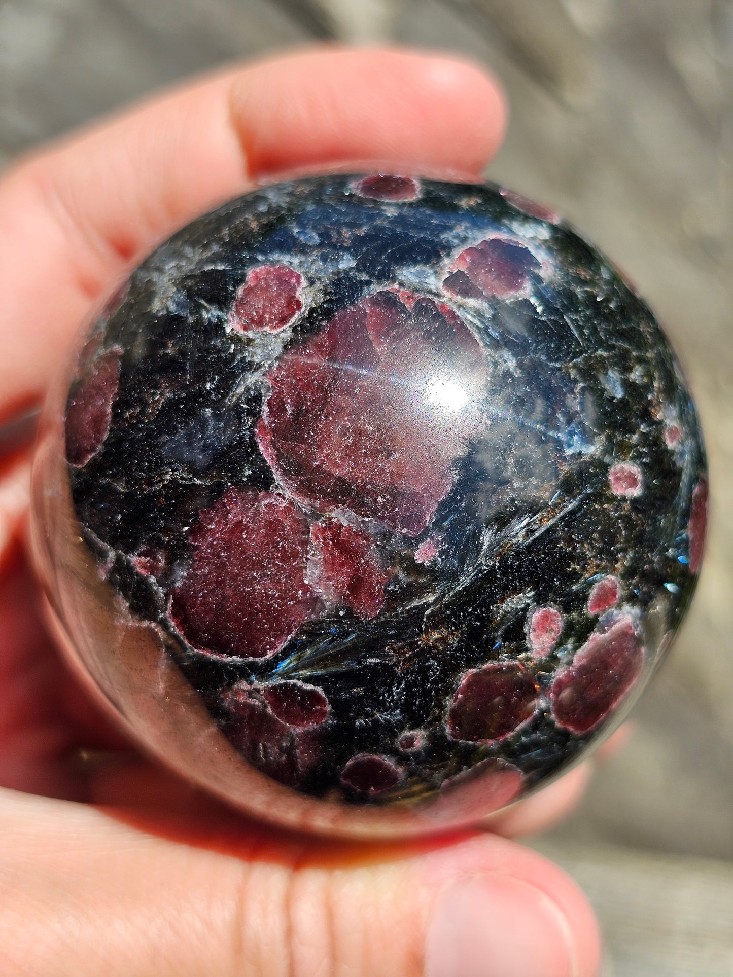 Sphère de Grenat et Arfvedsonite n°2