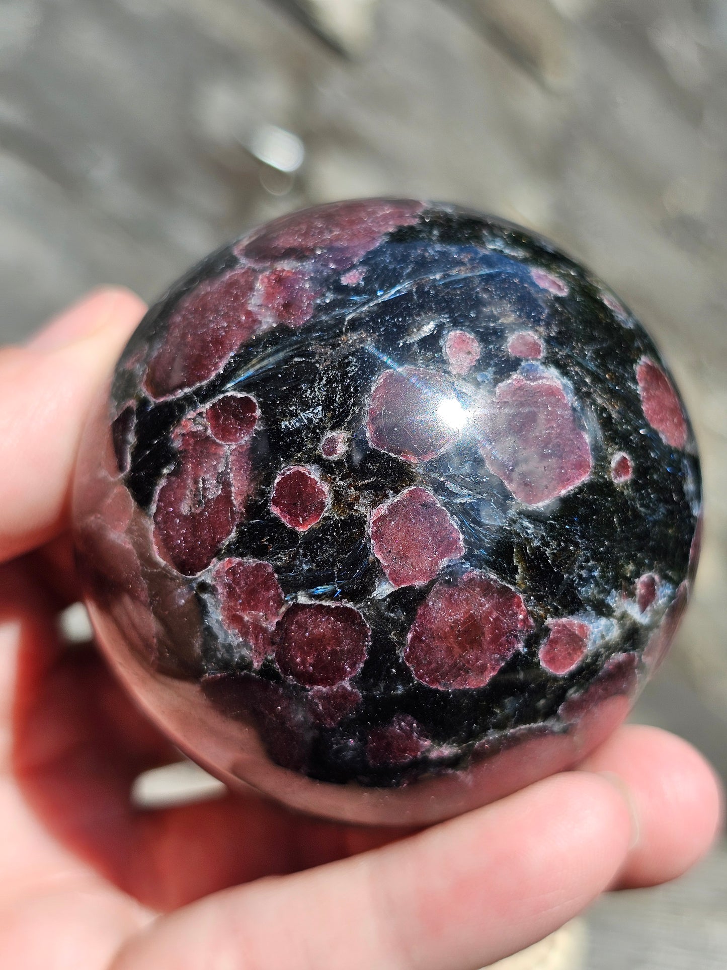 Sphère de Grenat et Arfvedsonite n°2